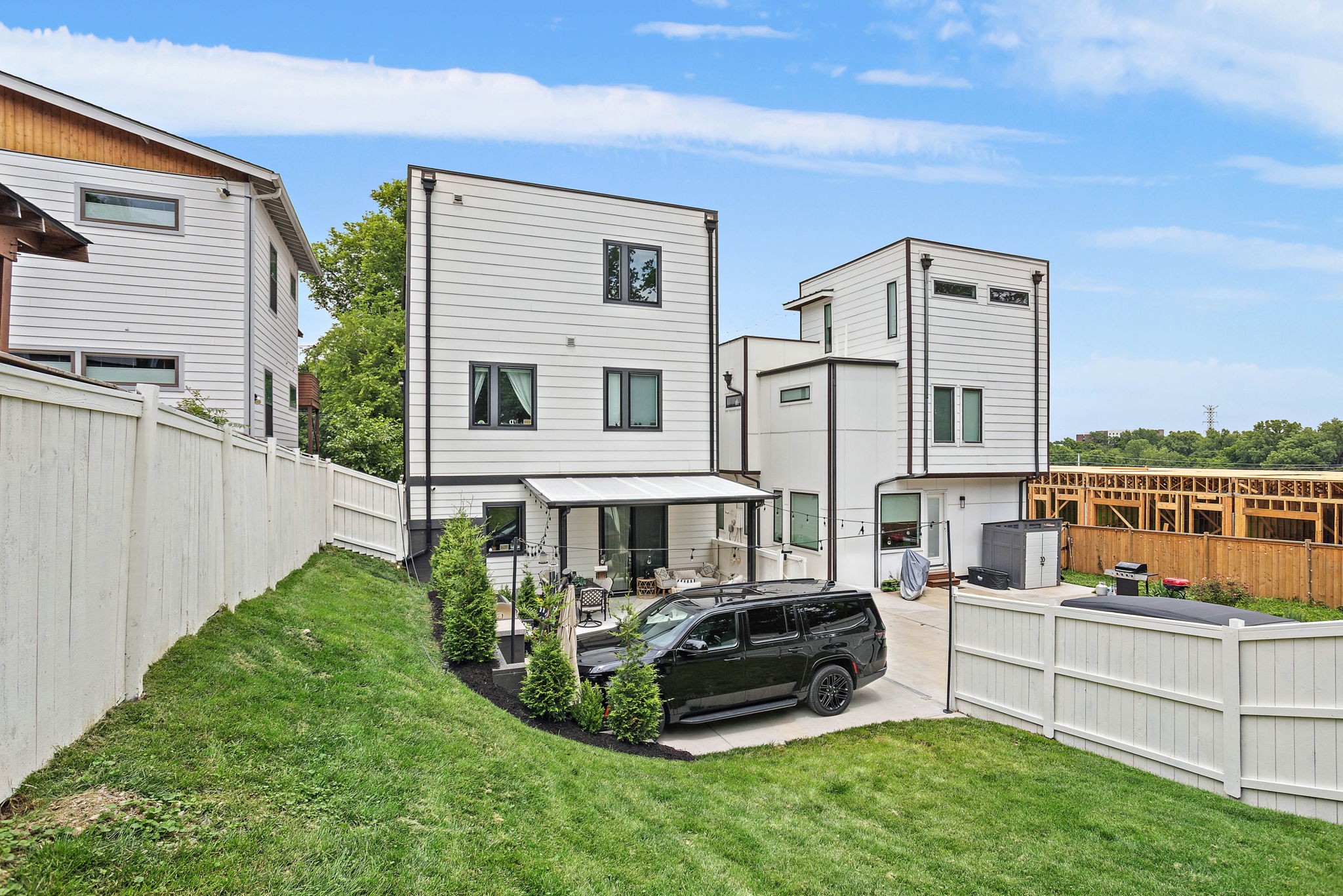 409 Moore Ave