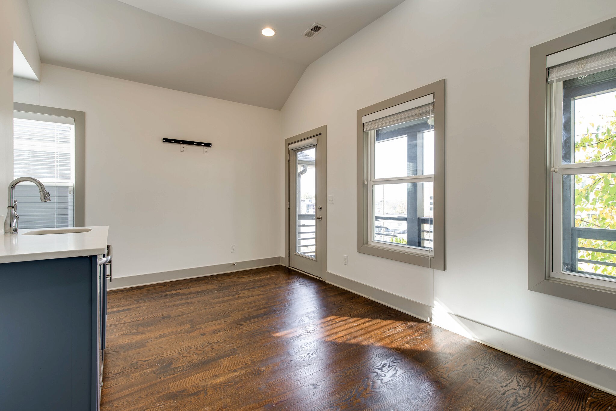336 Vivelle Ave