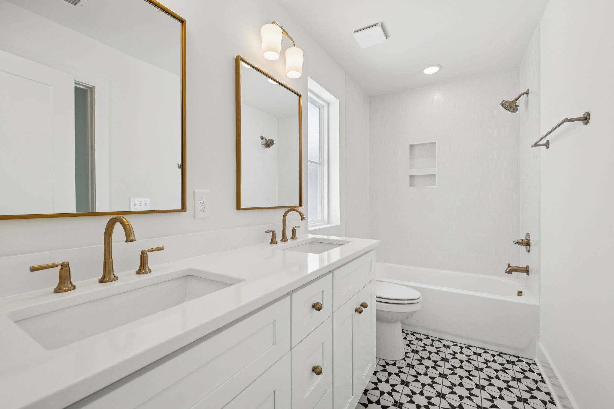 504 Edwin St Unit: 7