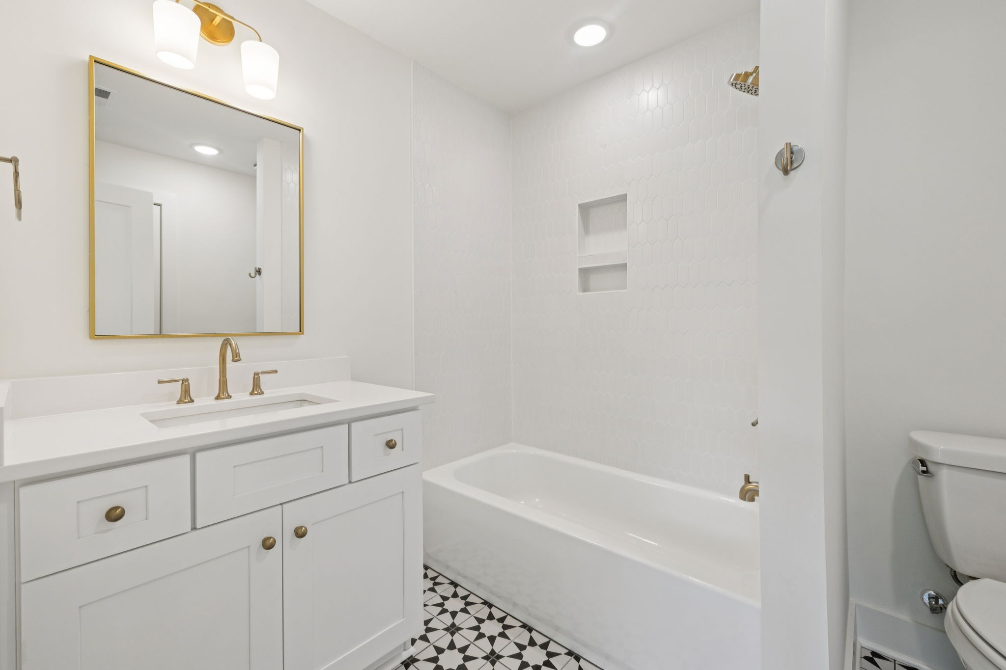 504 Edwin St Unit: 7