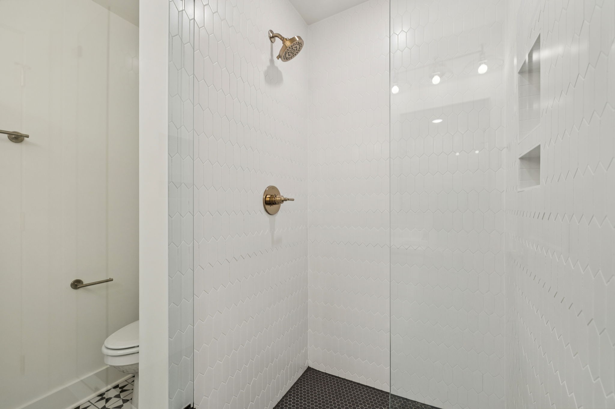 504 Edwin St Unit: 7