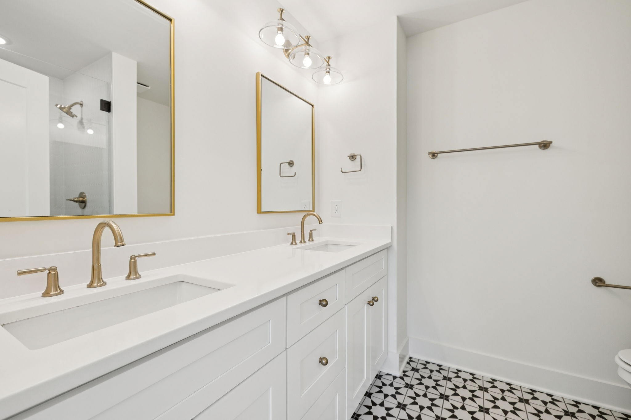 504 Edwin St Unit: 7