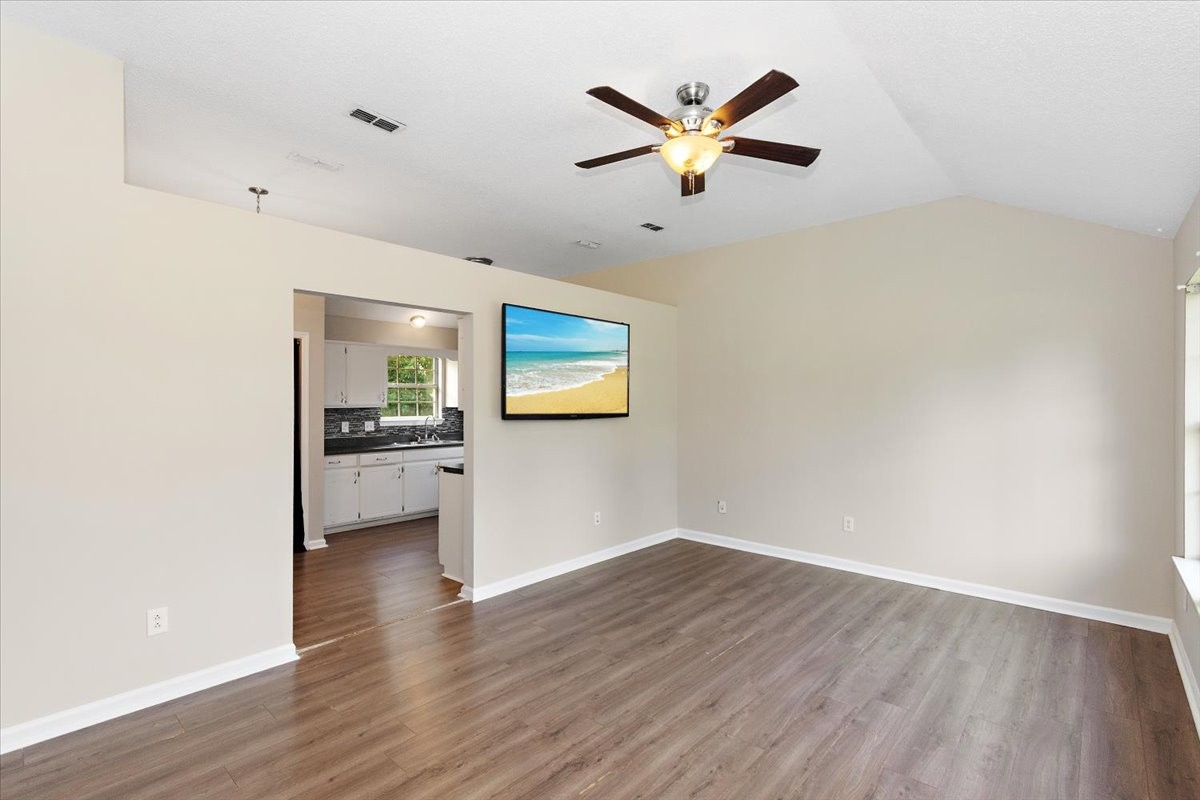 611 Cedar Bend Ln
