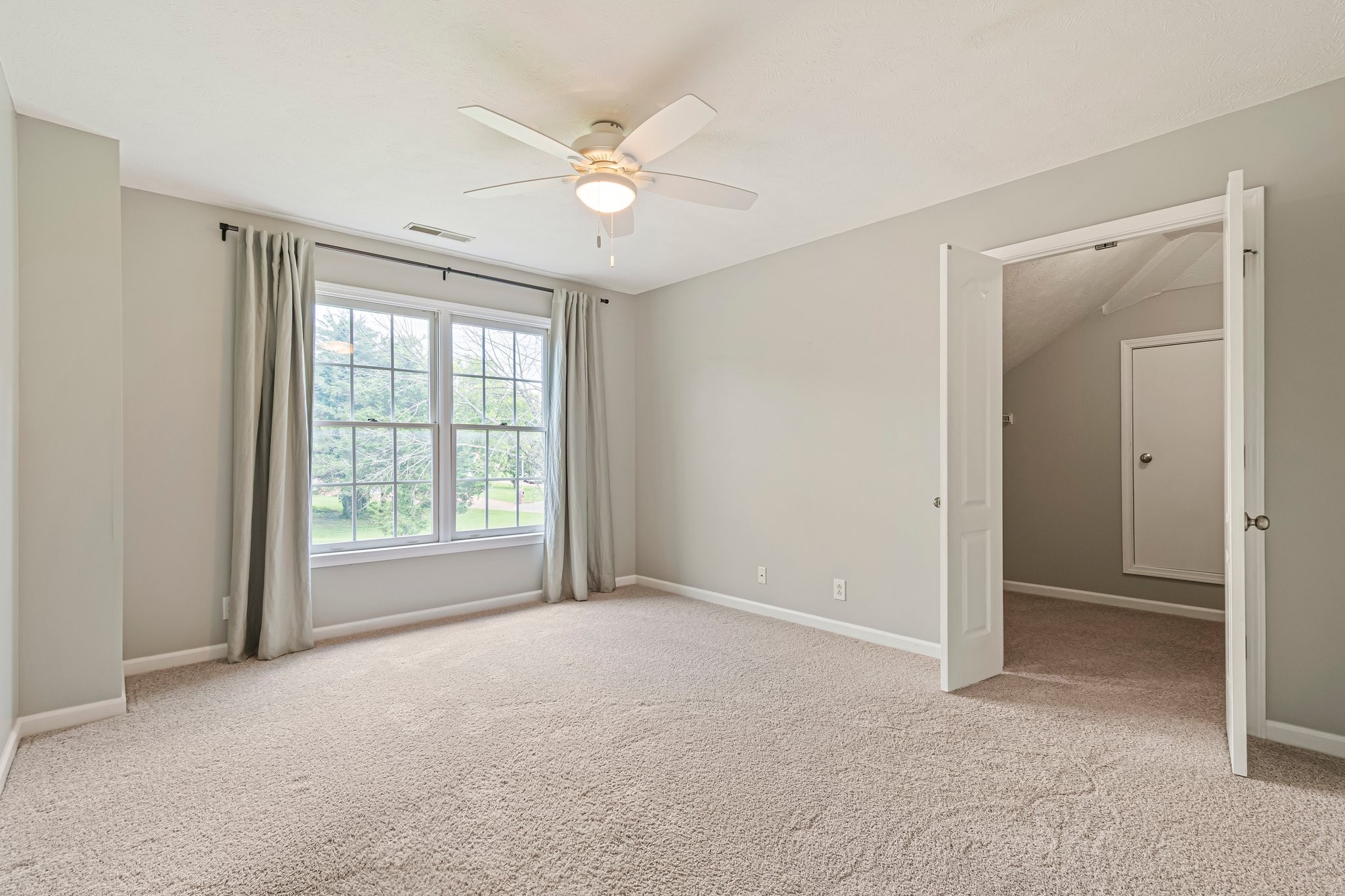 2415 Franklin Ln
