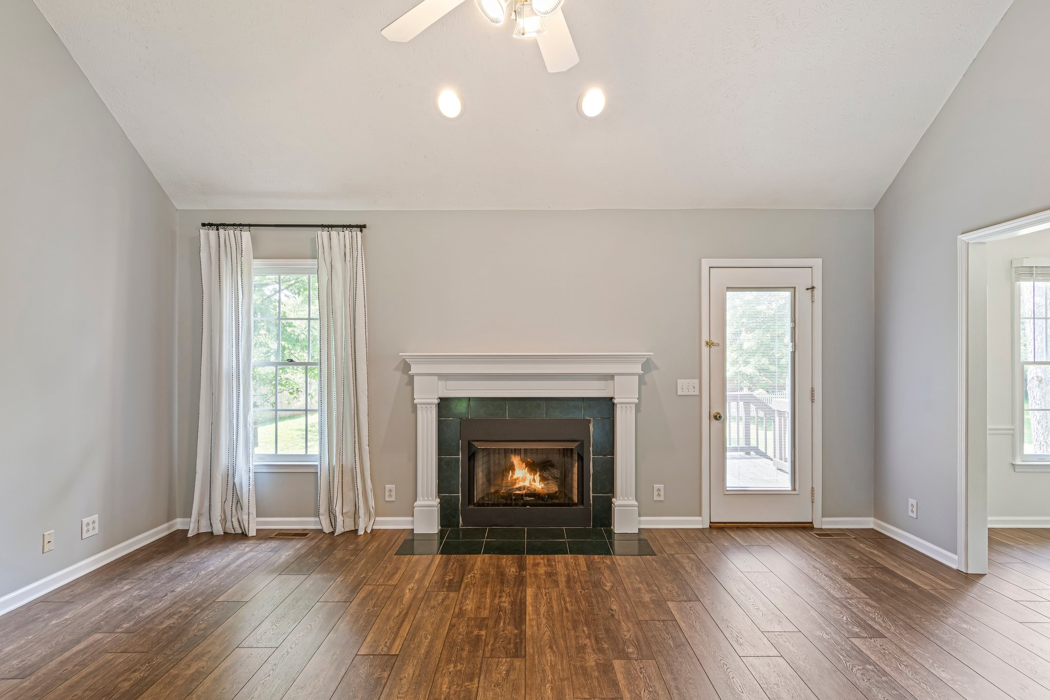 2415 Franklin Ln