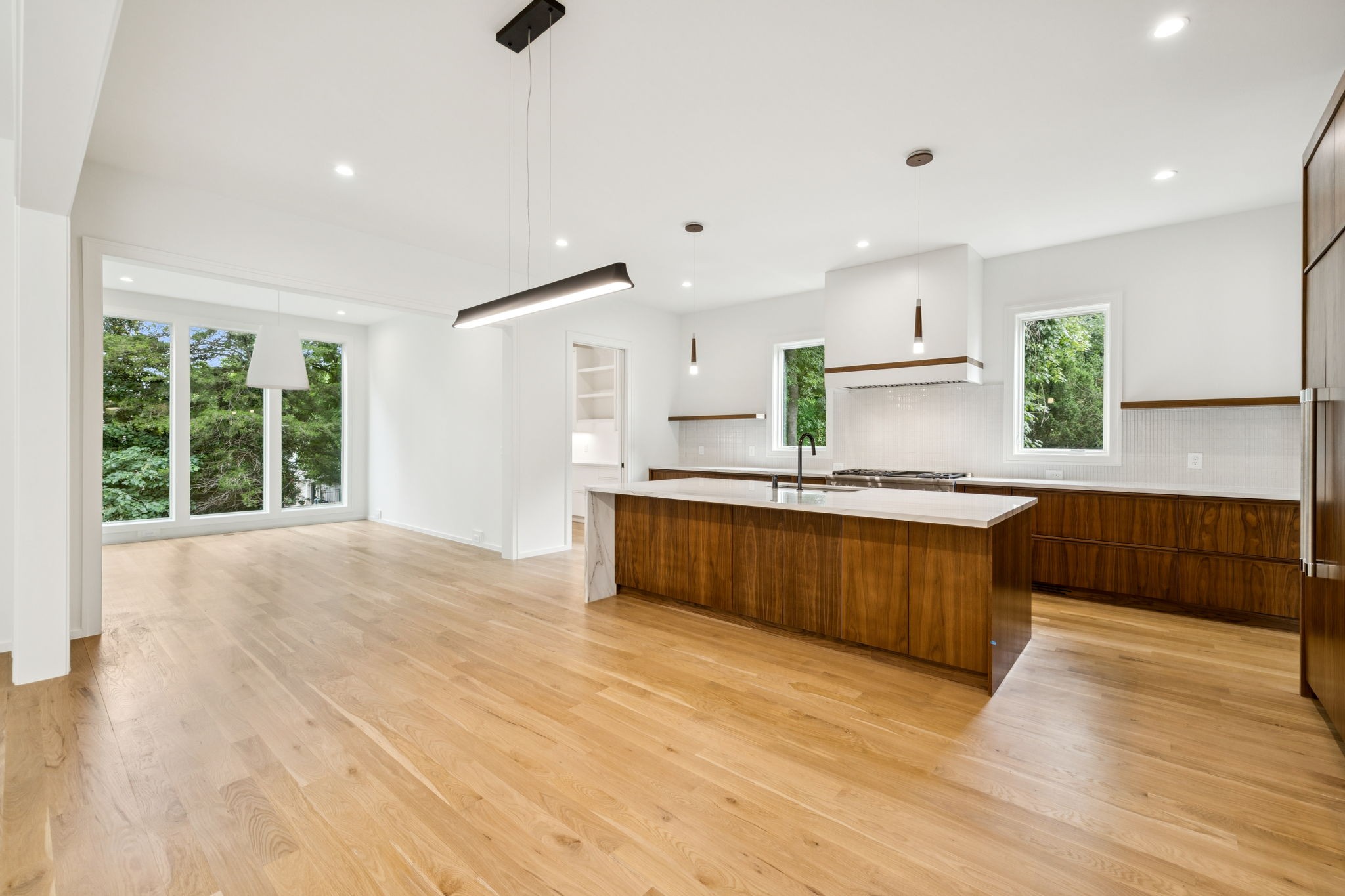 4045 Outer Drive