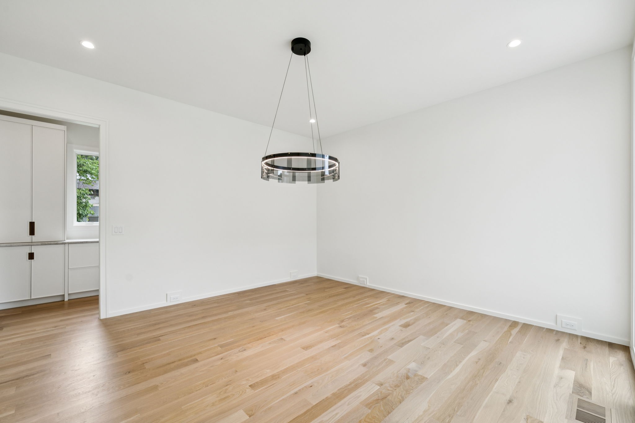 4045 Outer Drive