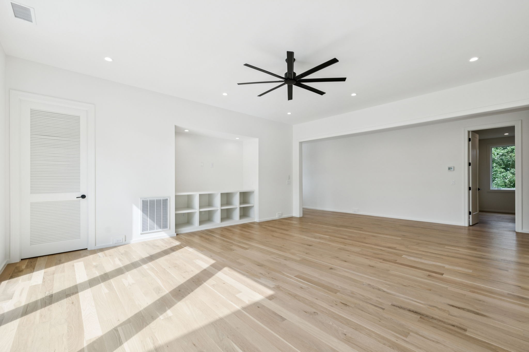 4045 Outer Drive