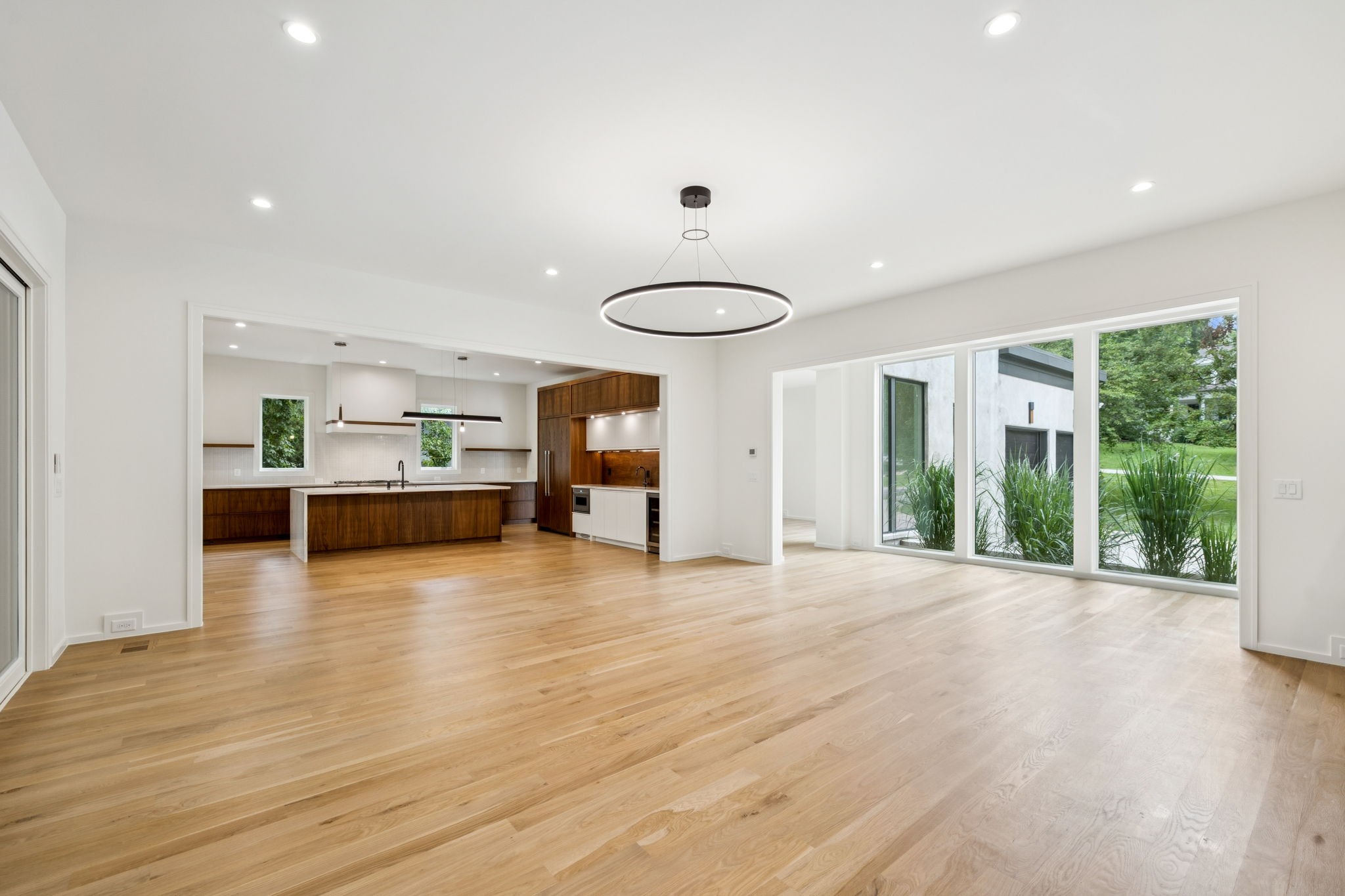 4045 Outer Drive