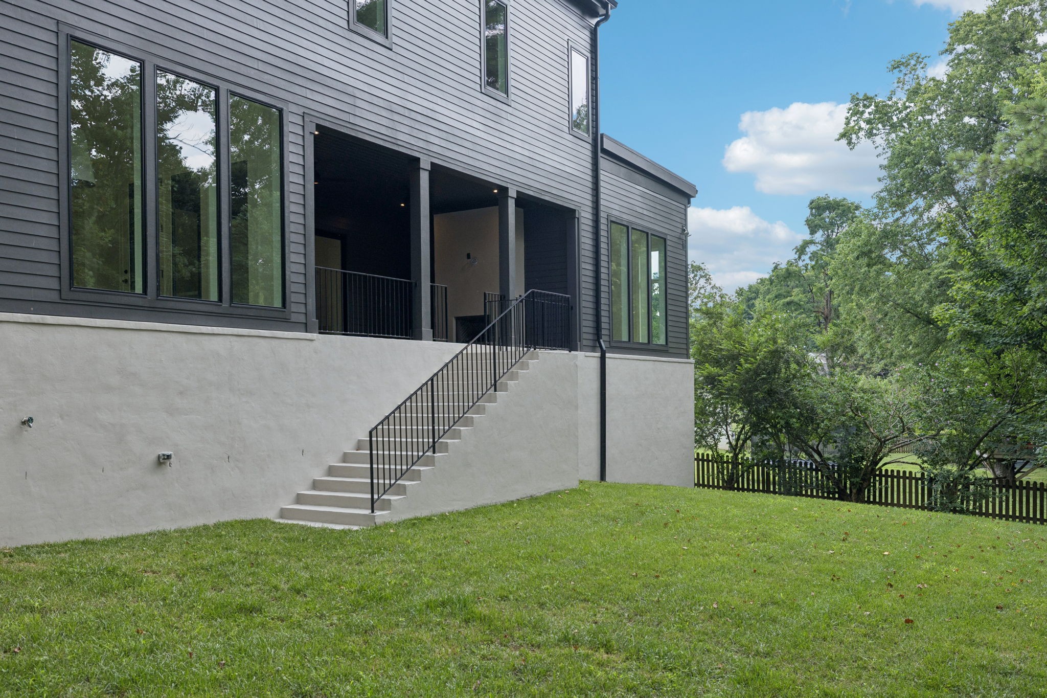4045 Outer Drive