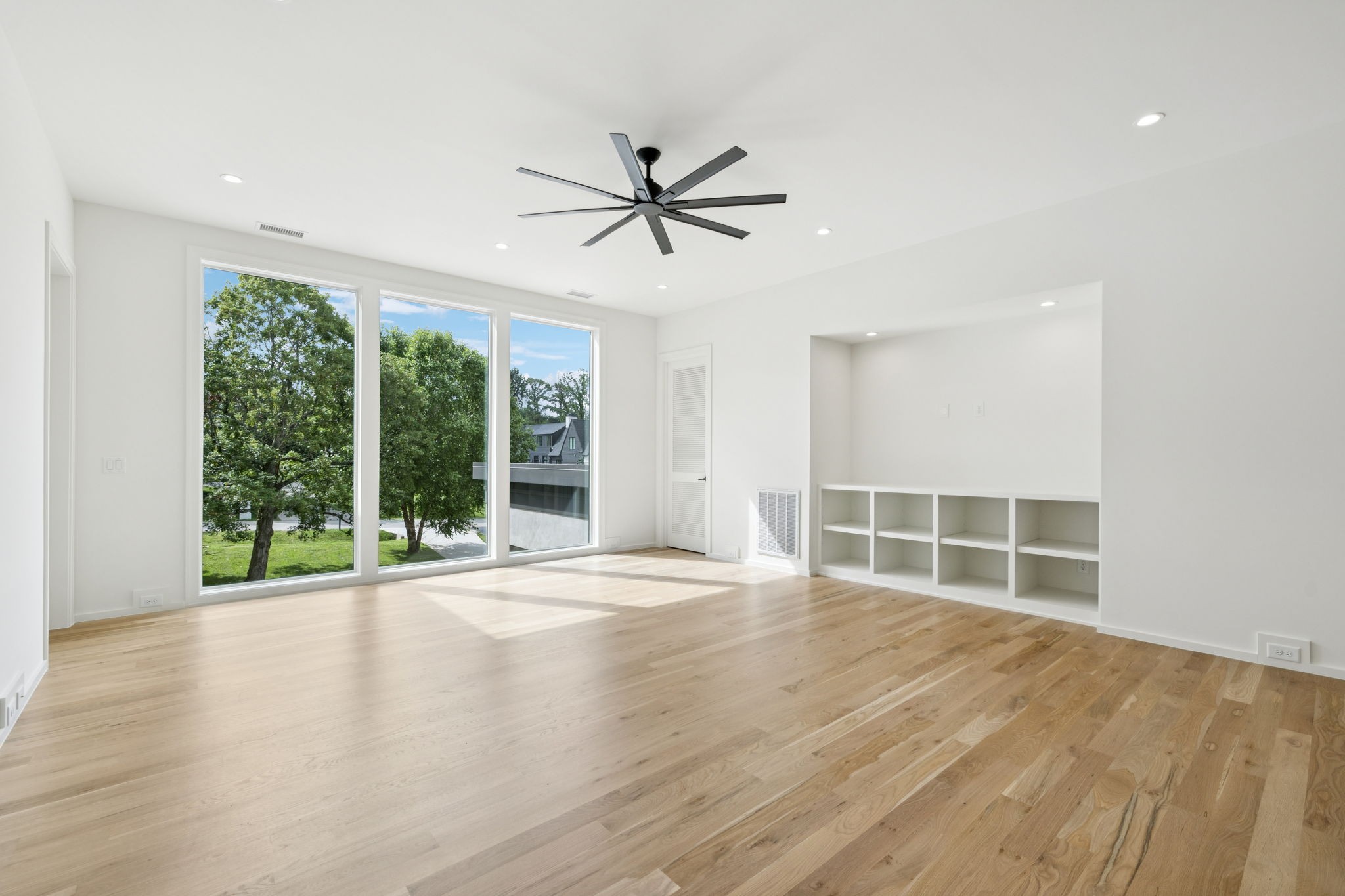 4045 Outer Drive