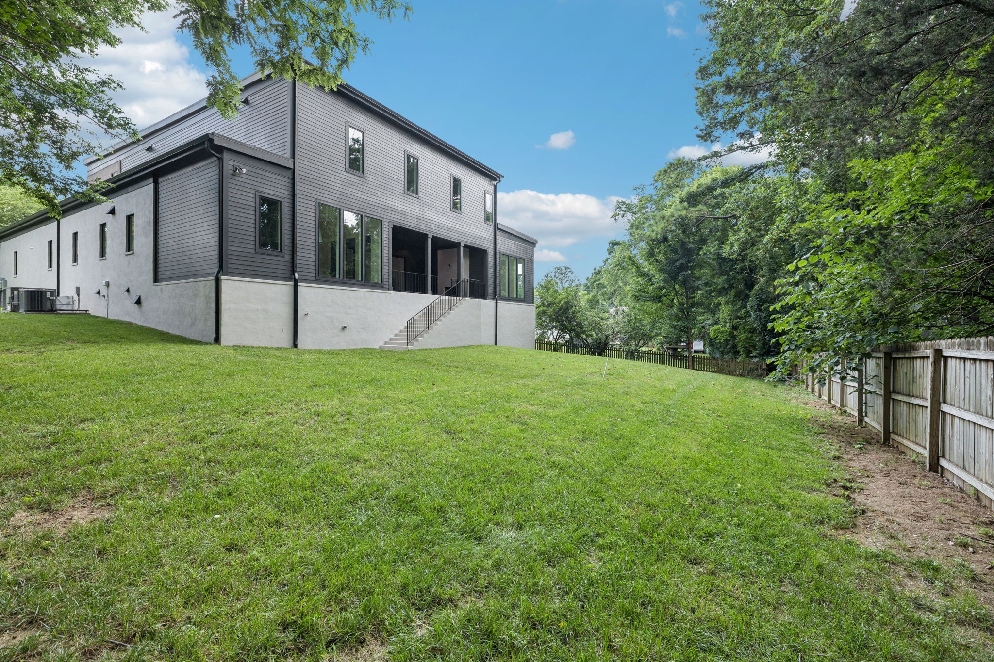 4045 Outer Drive