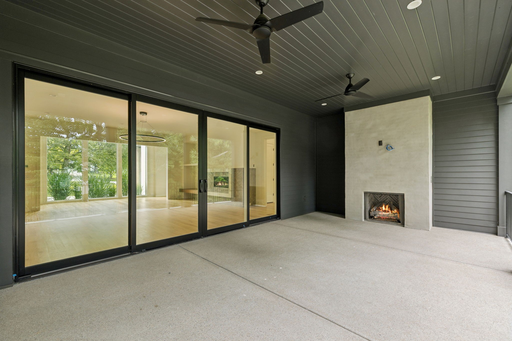 4045 Outer Drive