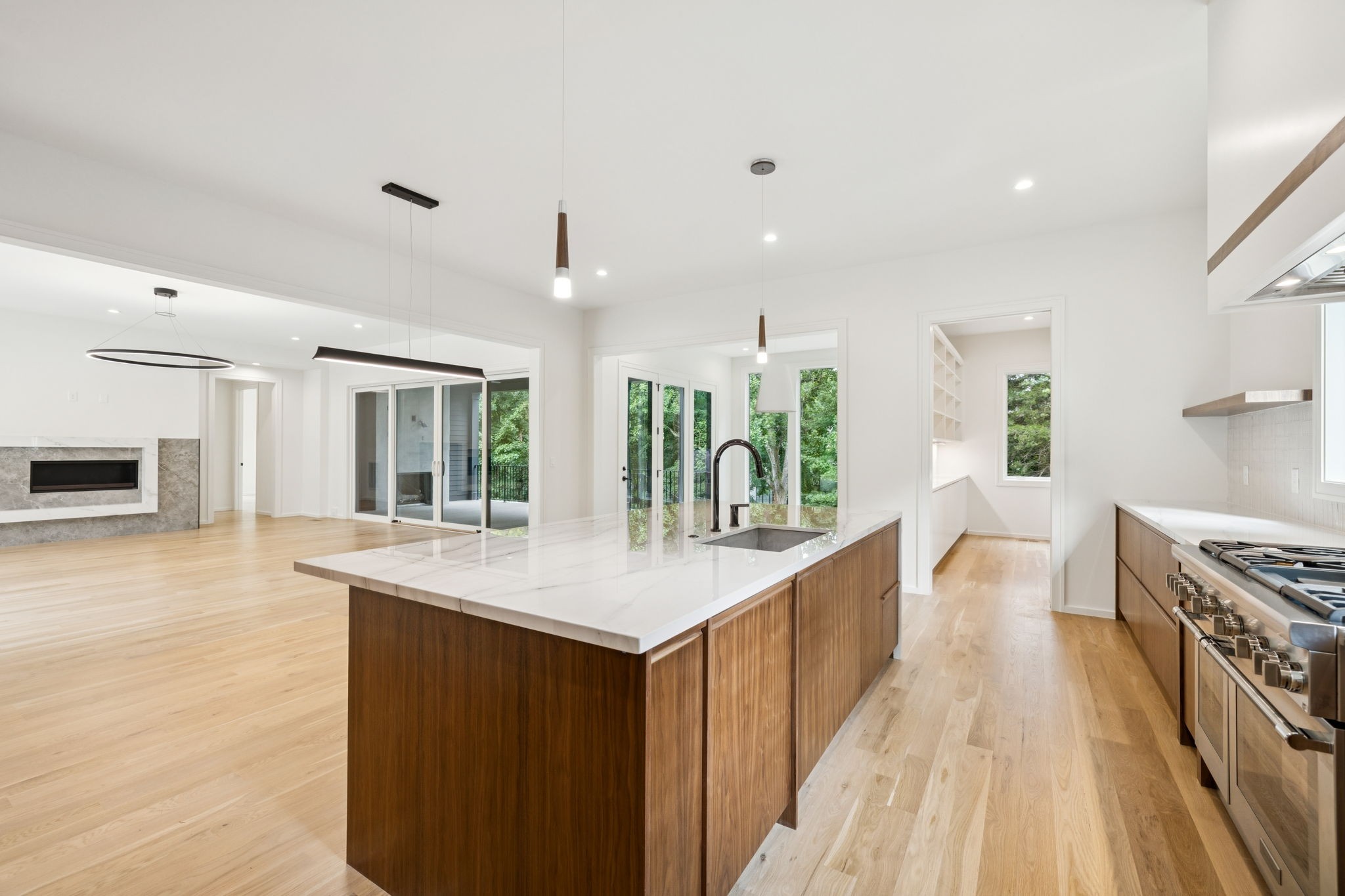 4045 Outer Drive