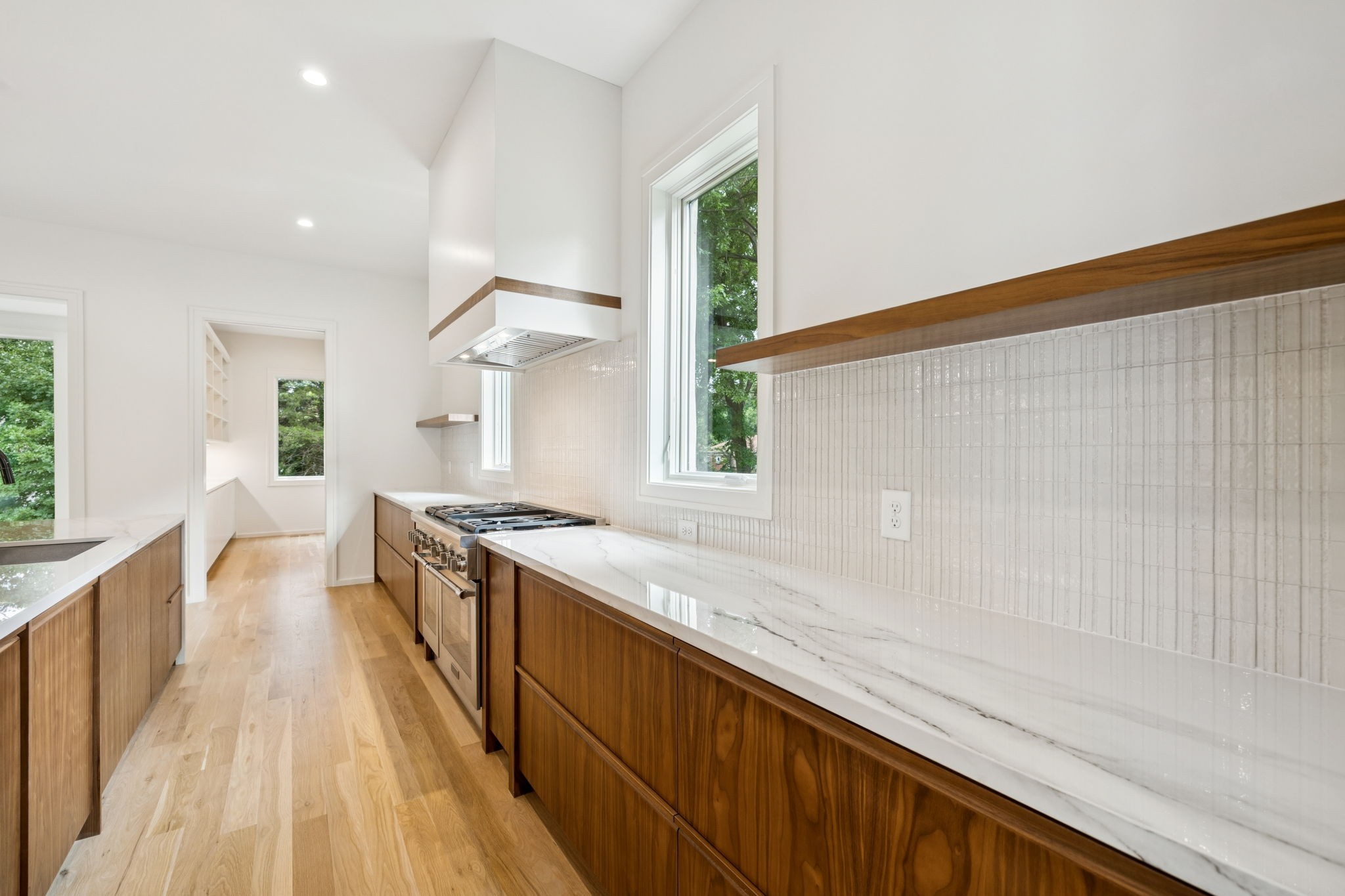 4045 Outer Drive