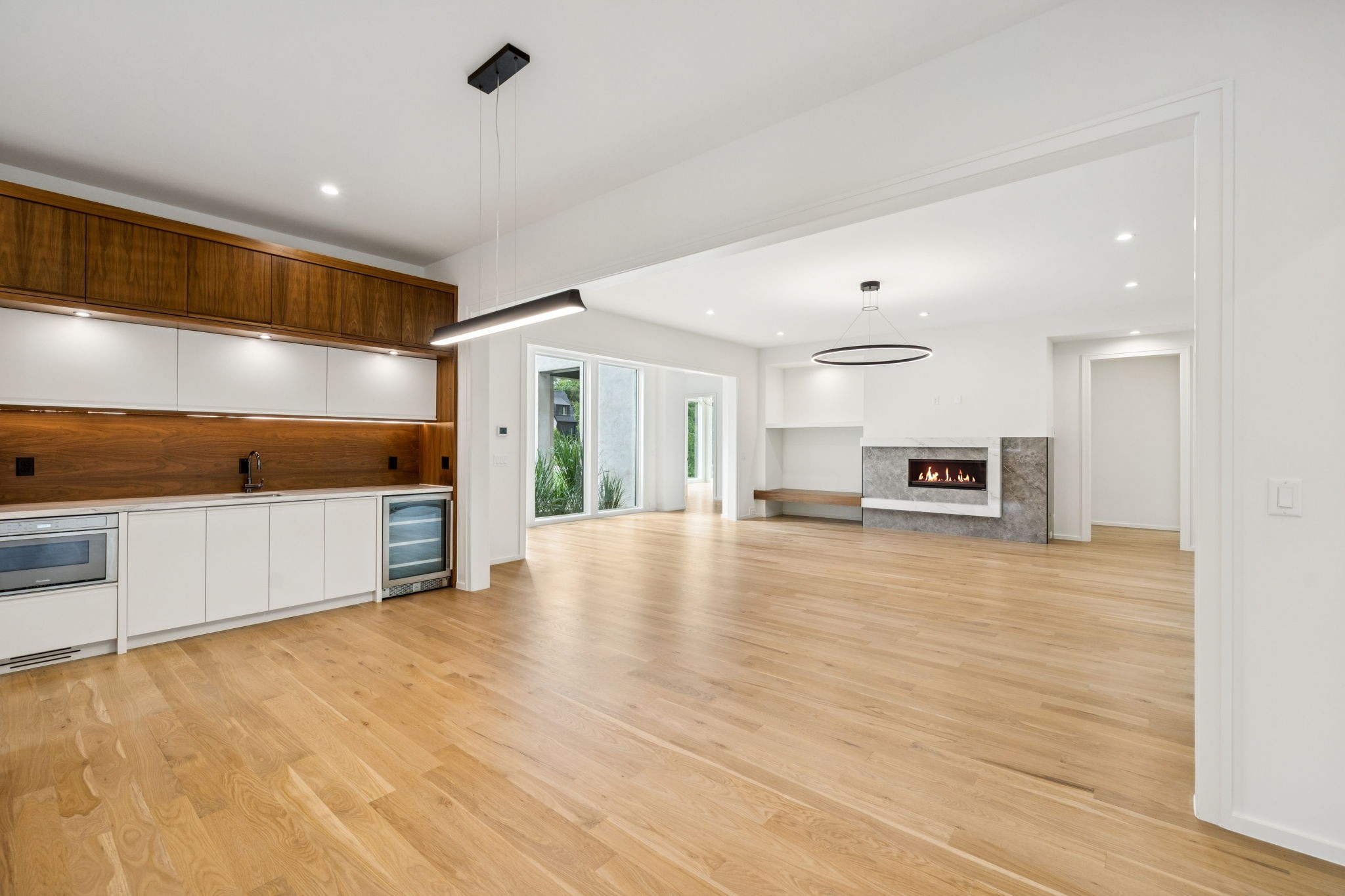 4045 Outer Drive