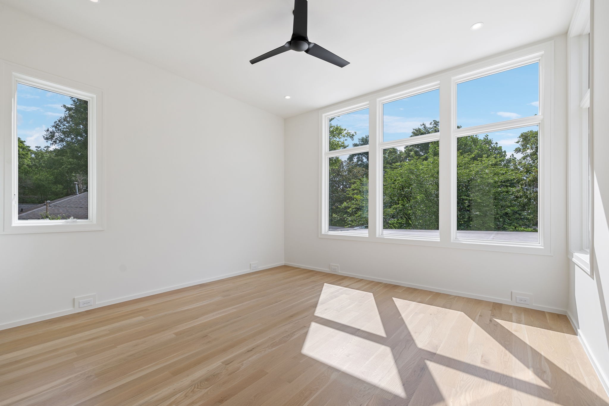 4045 Outer Drive