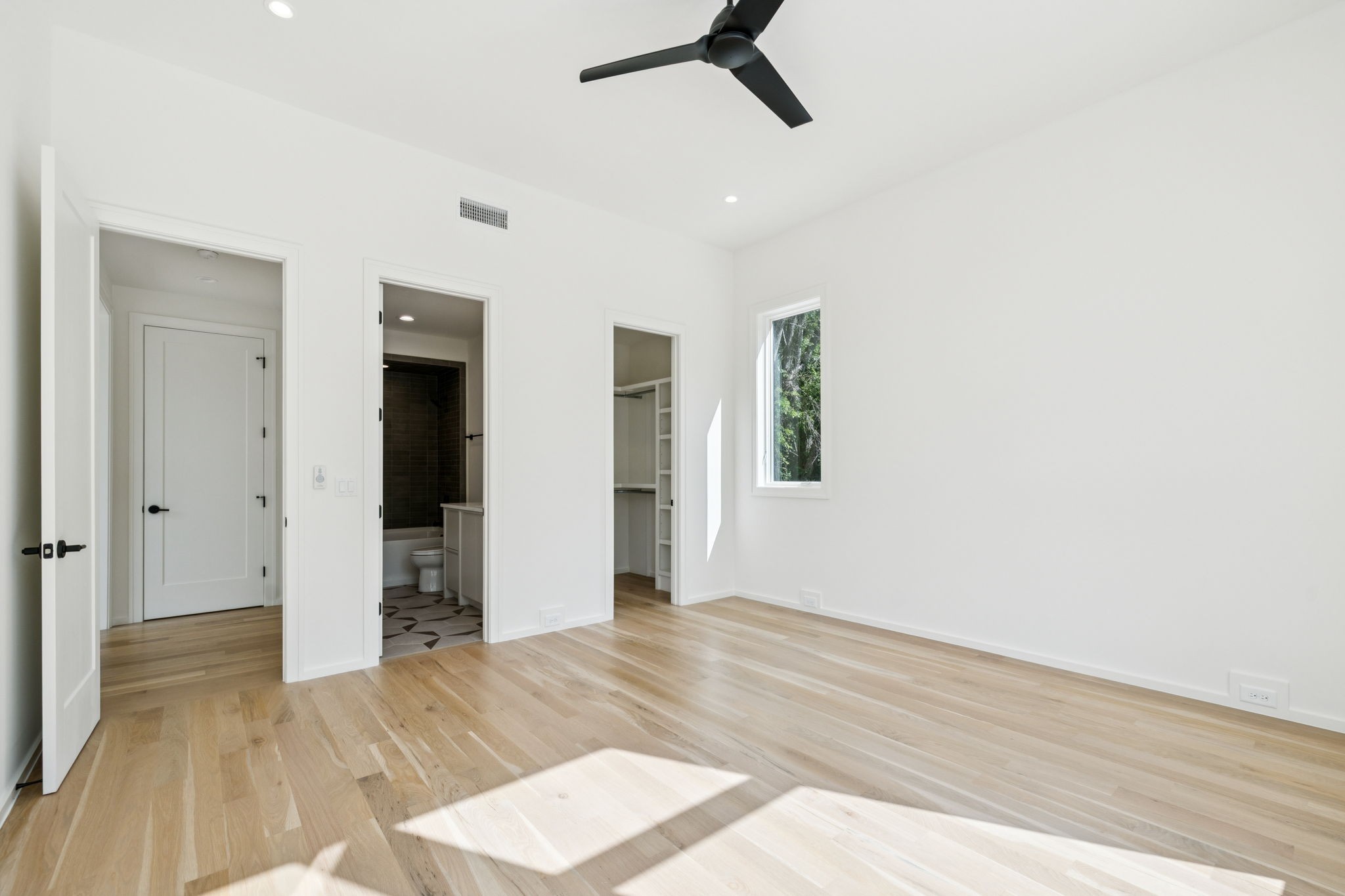 4045 Outer Drive