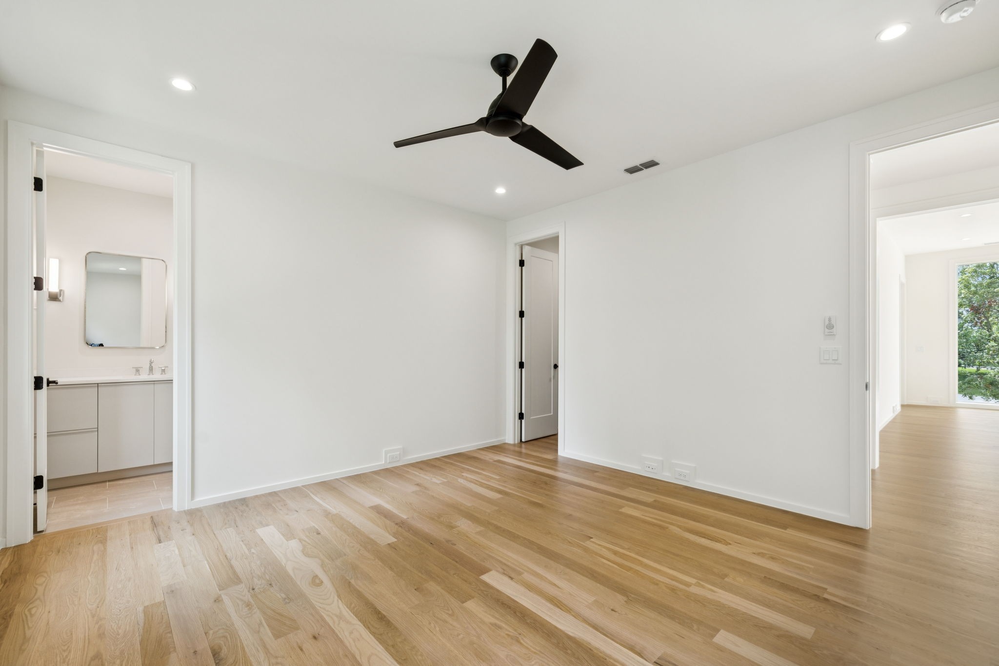 4045 Outer Drive