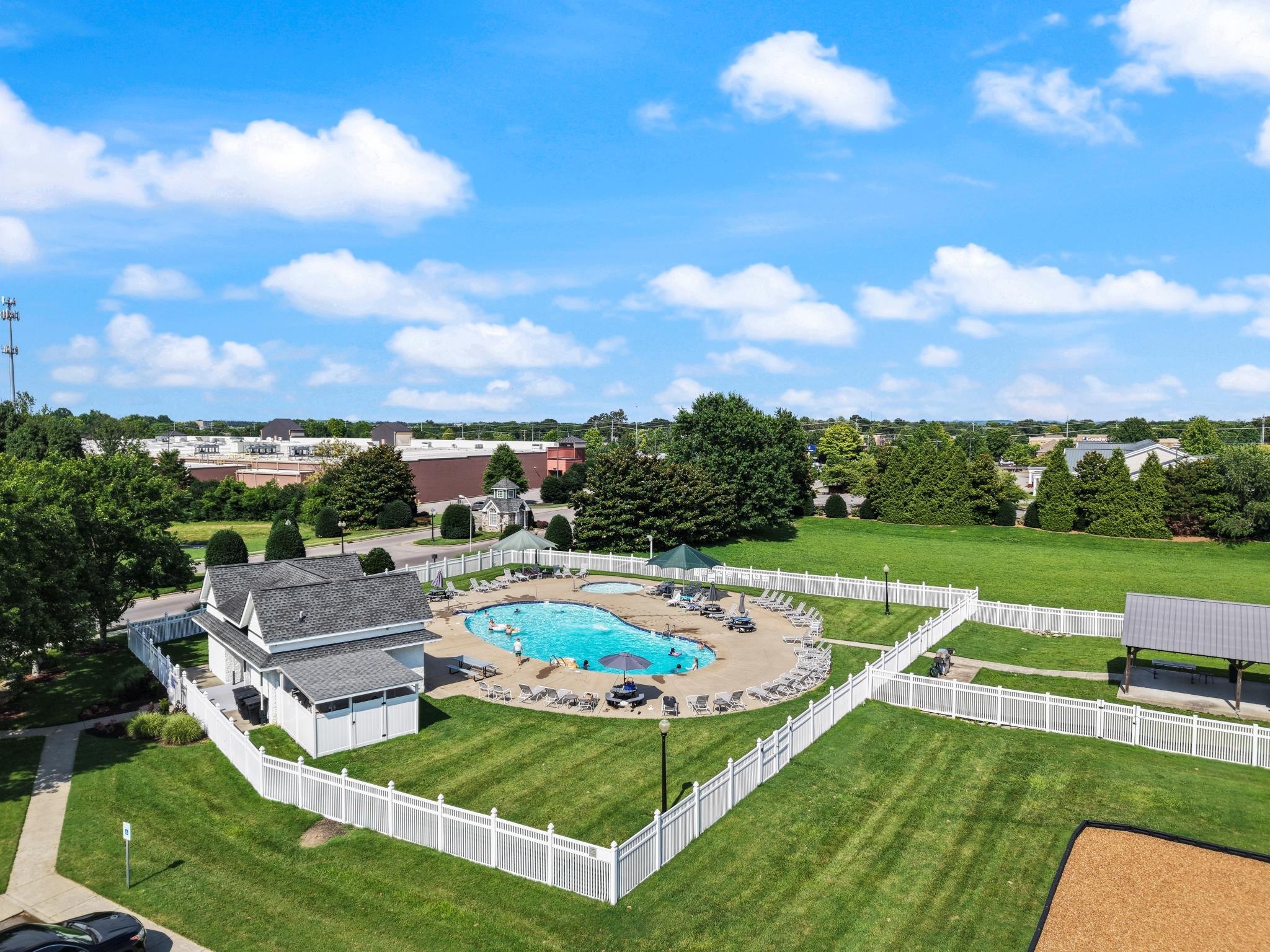 236 Comer Cir