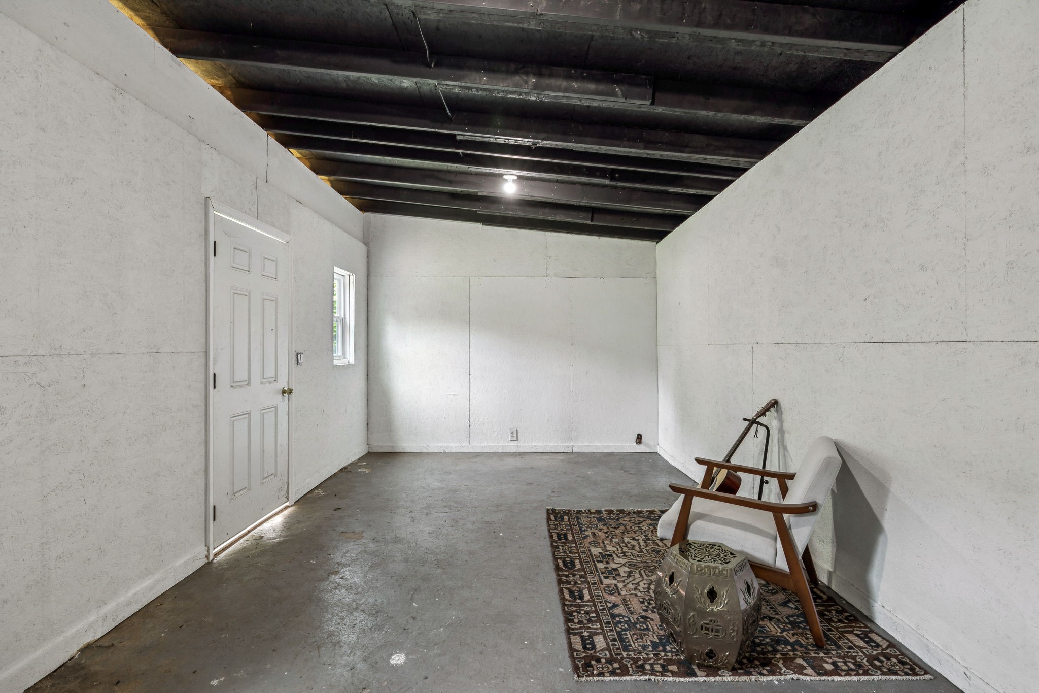 207 Queen Ave