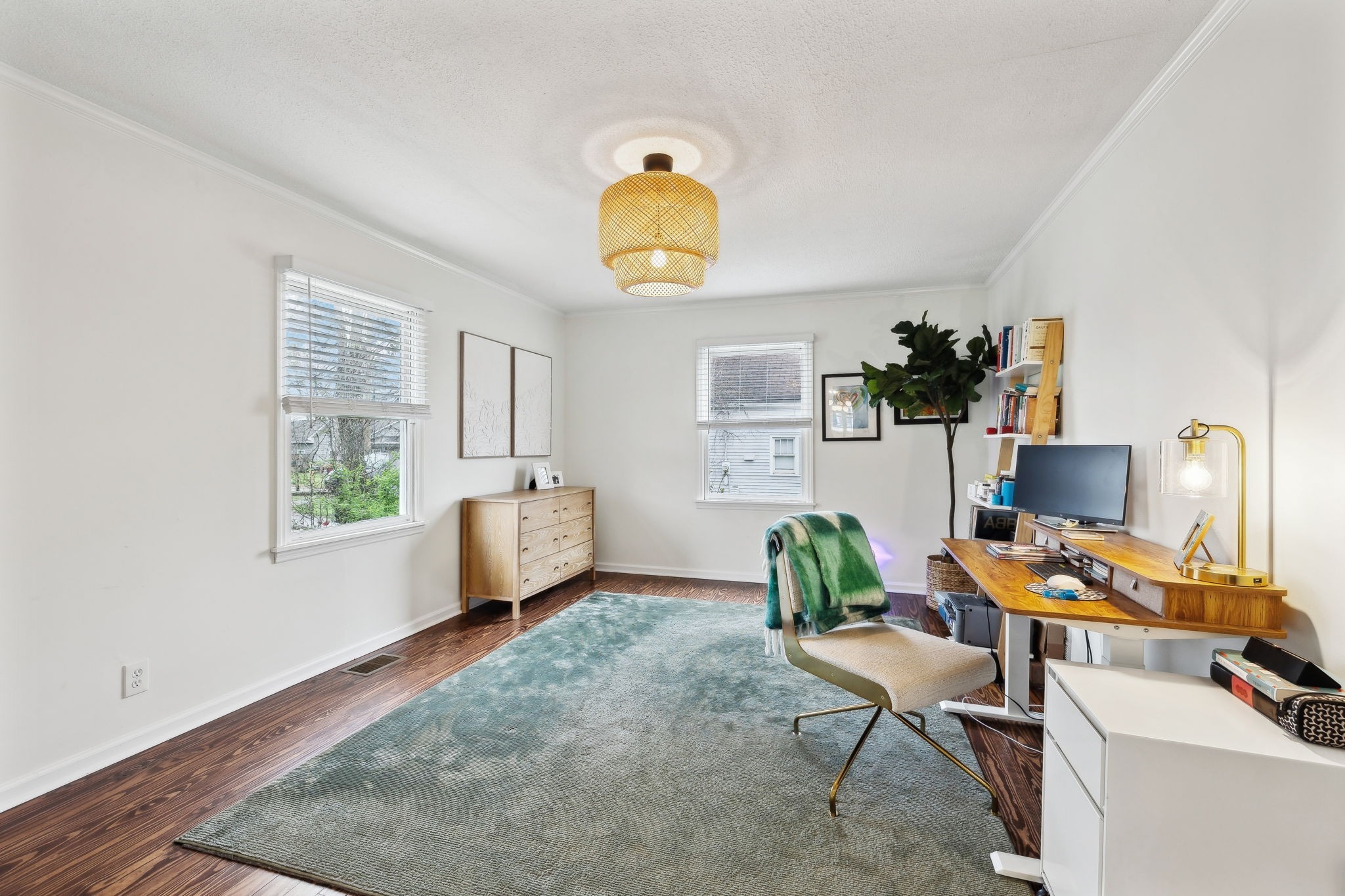 207 Queen Ave