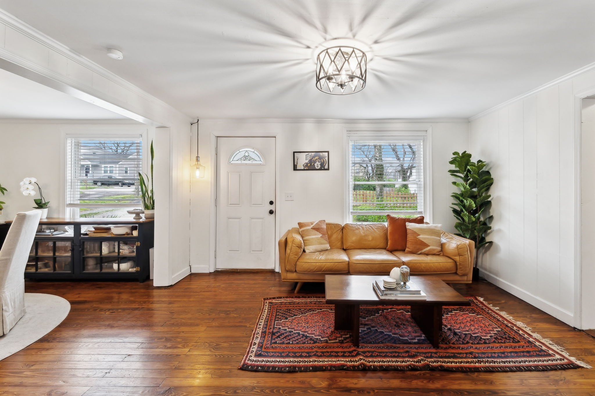 207 Queen Ave