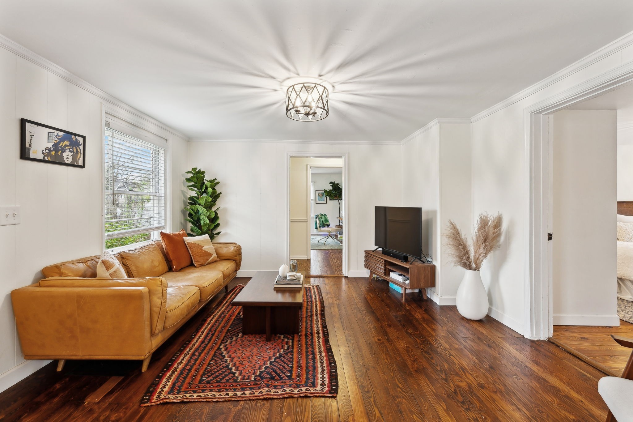 207 Queen Ave