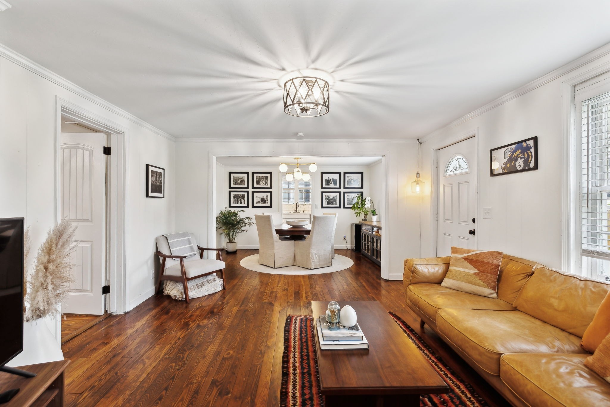 207 Queen Ave