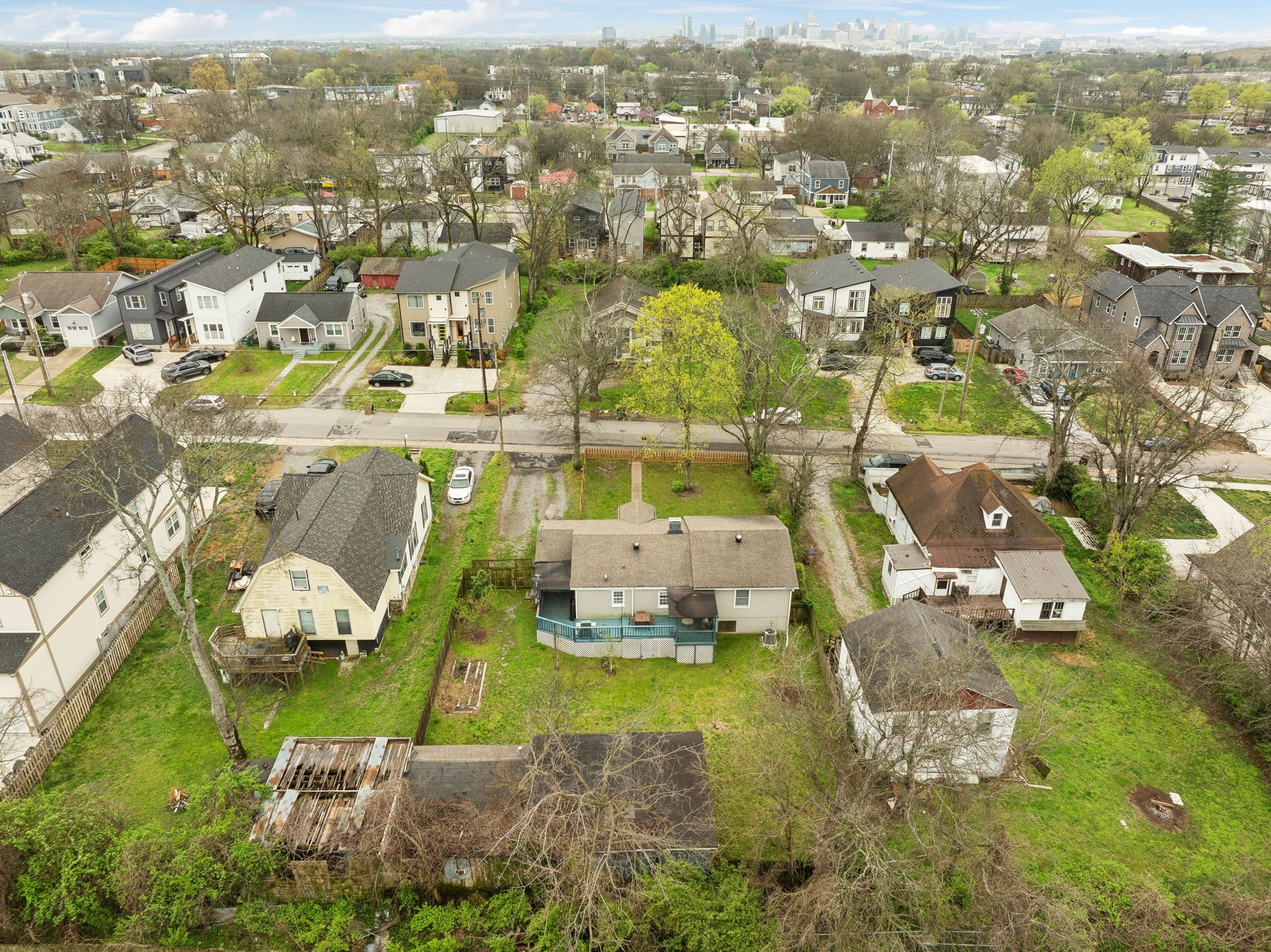 207 Queen Ave