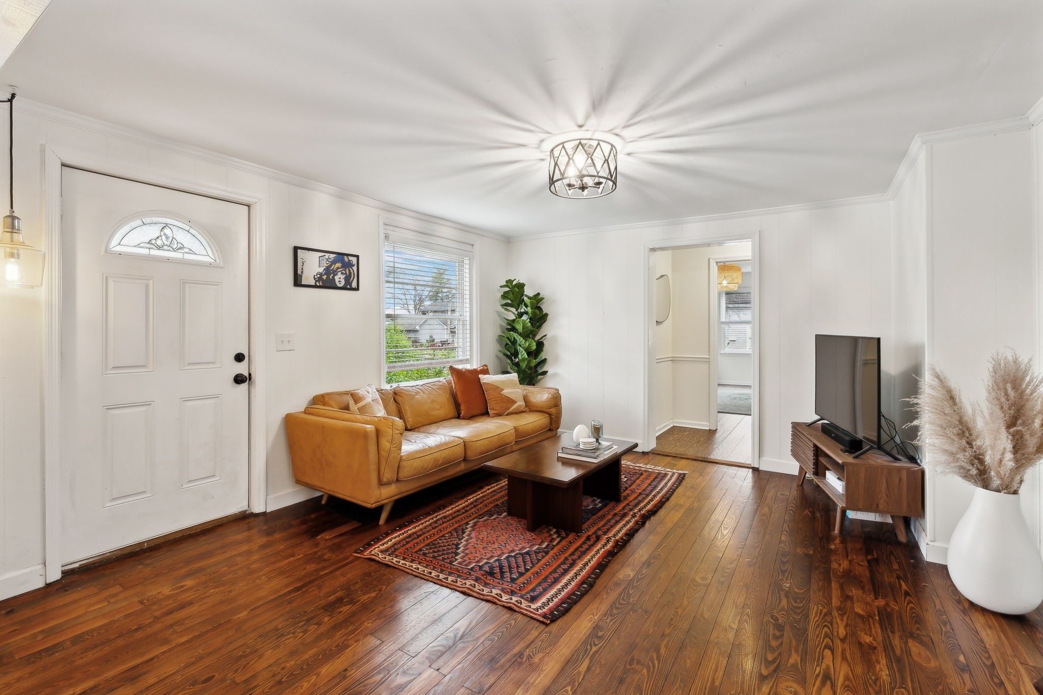 207 Queen Ave