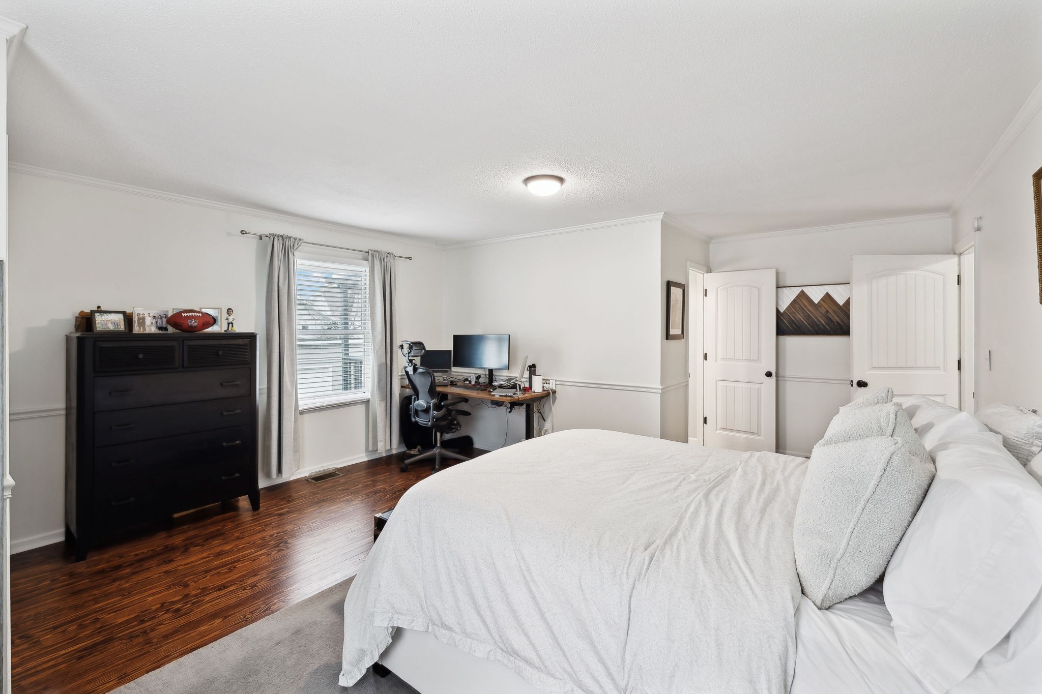 207 Queen Ave