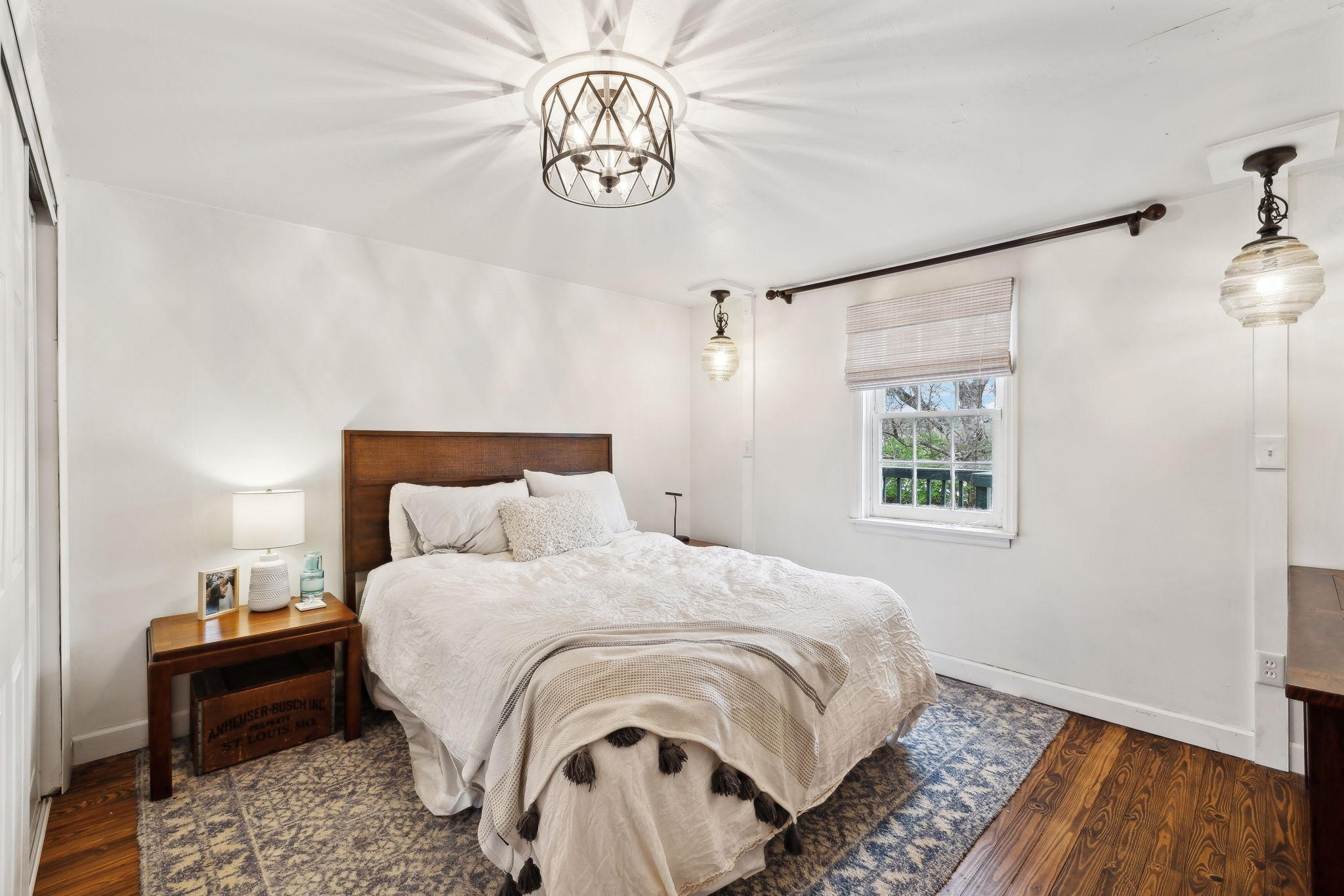 207 Queen Ave
