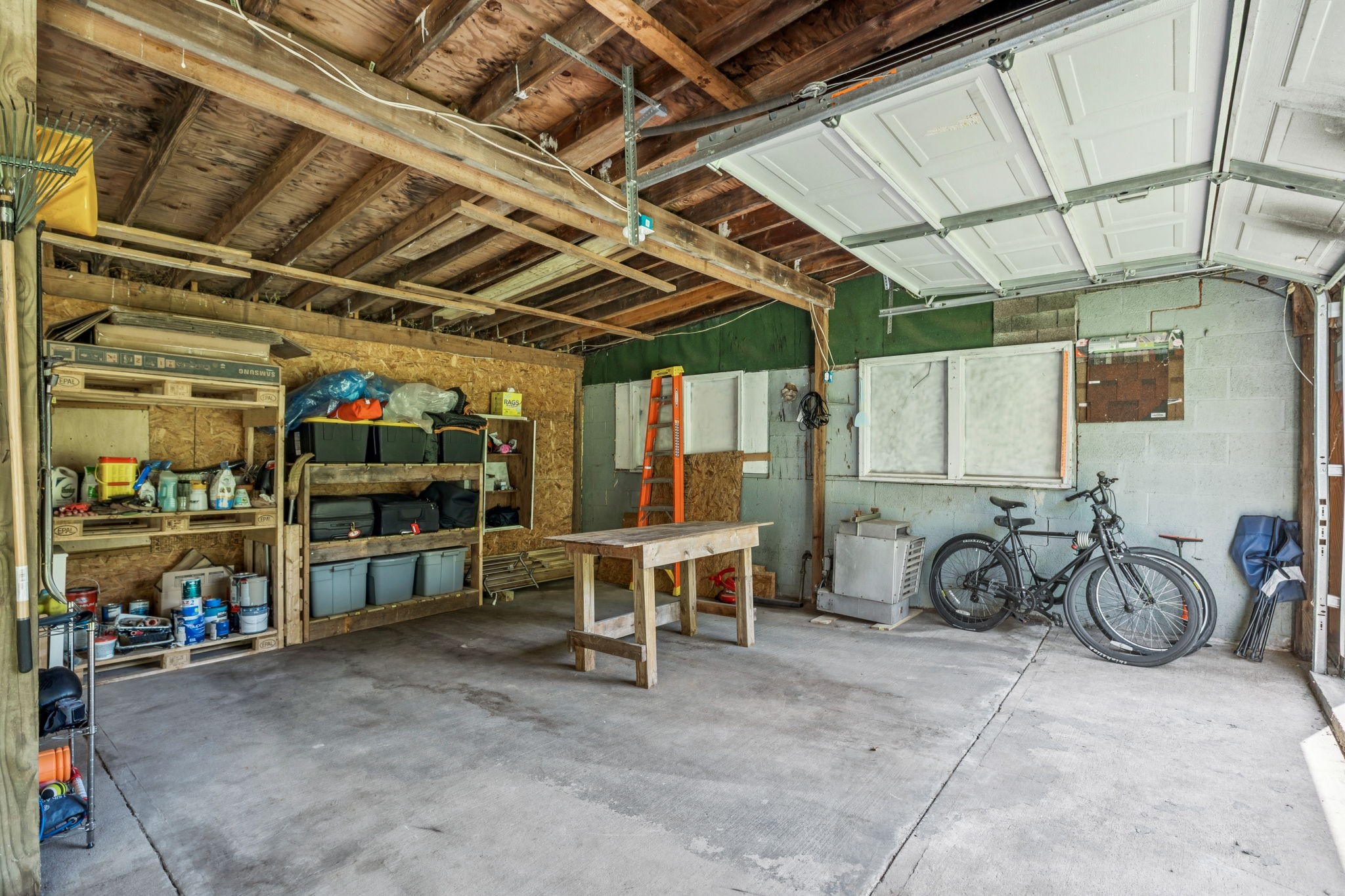 207 Queen Ave