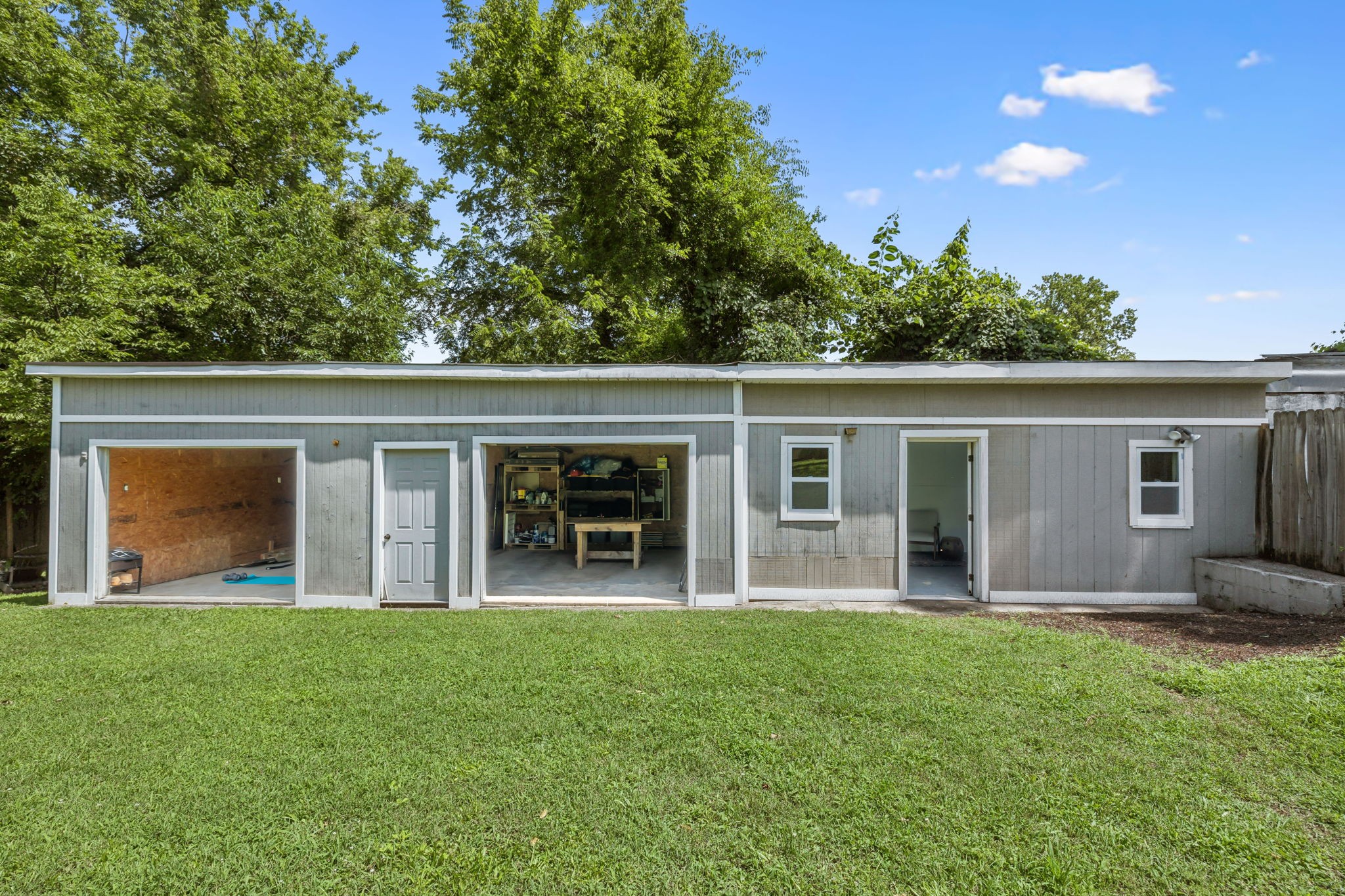 207 Queen Ave