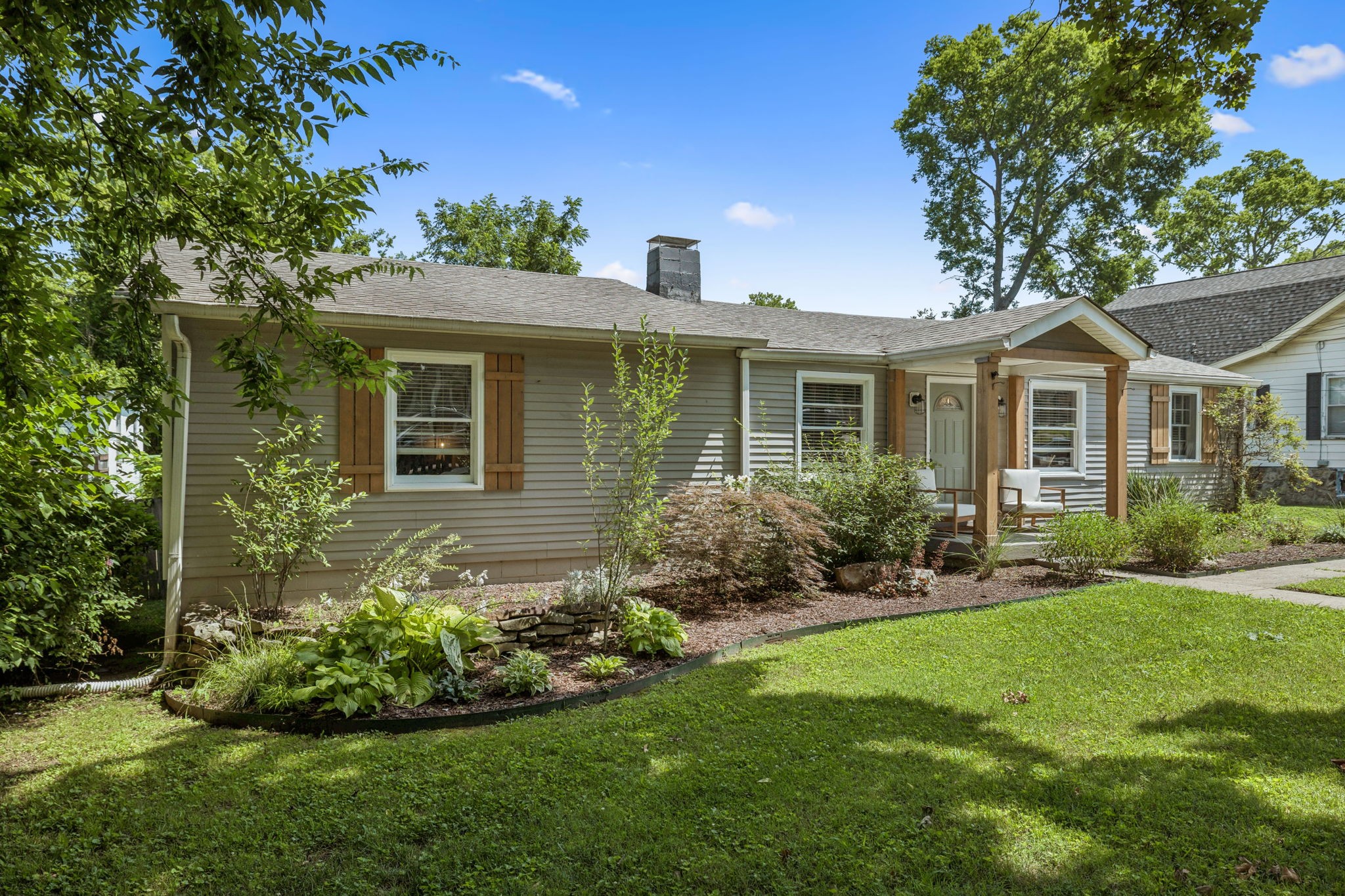 207 Queen Ave