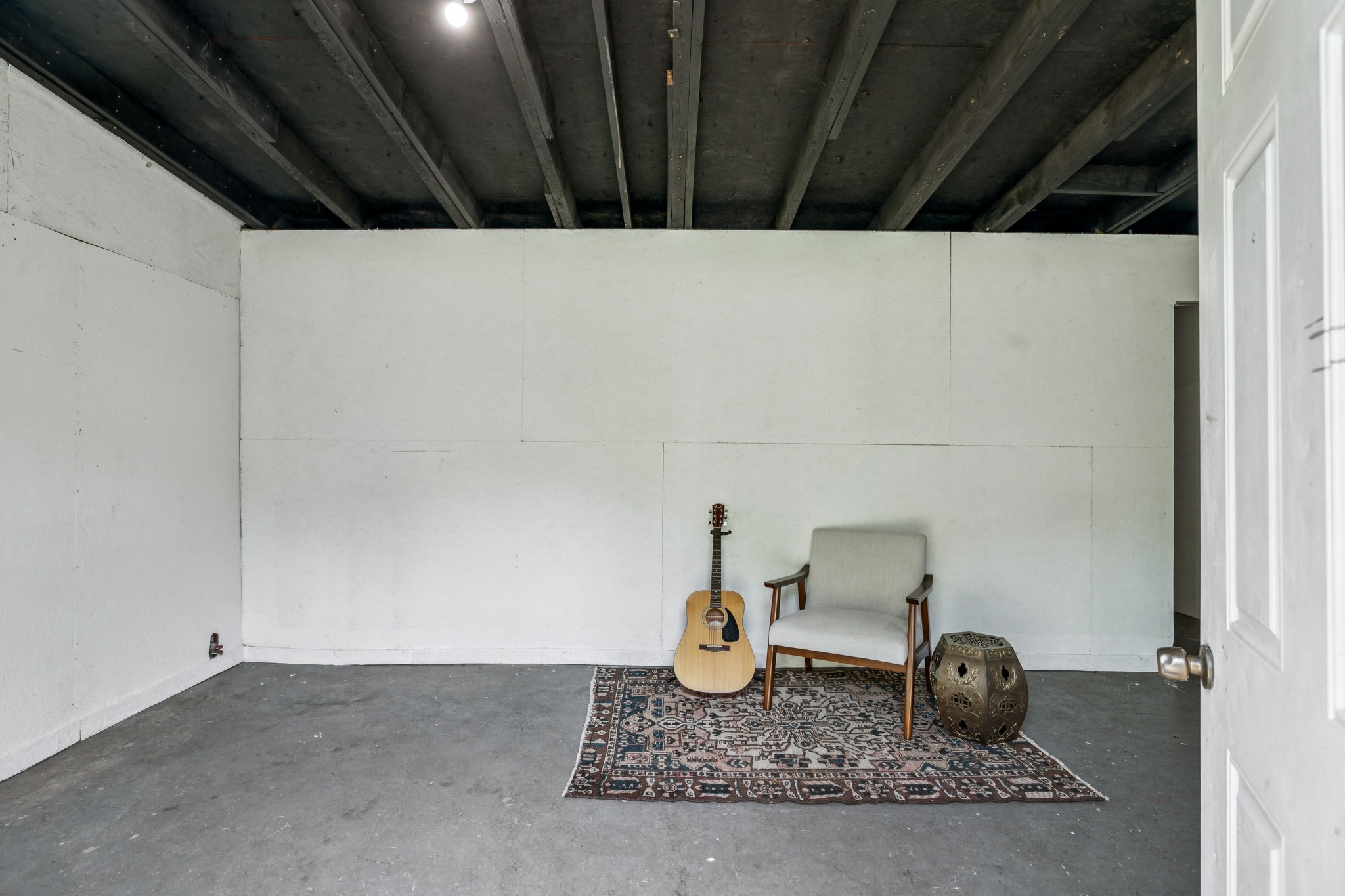 207 Queen Ave