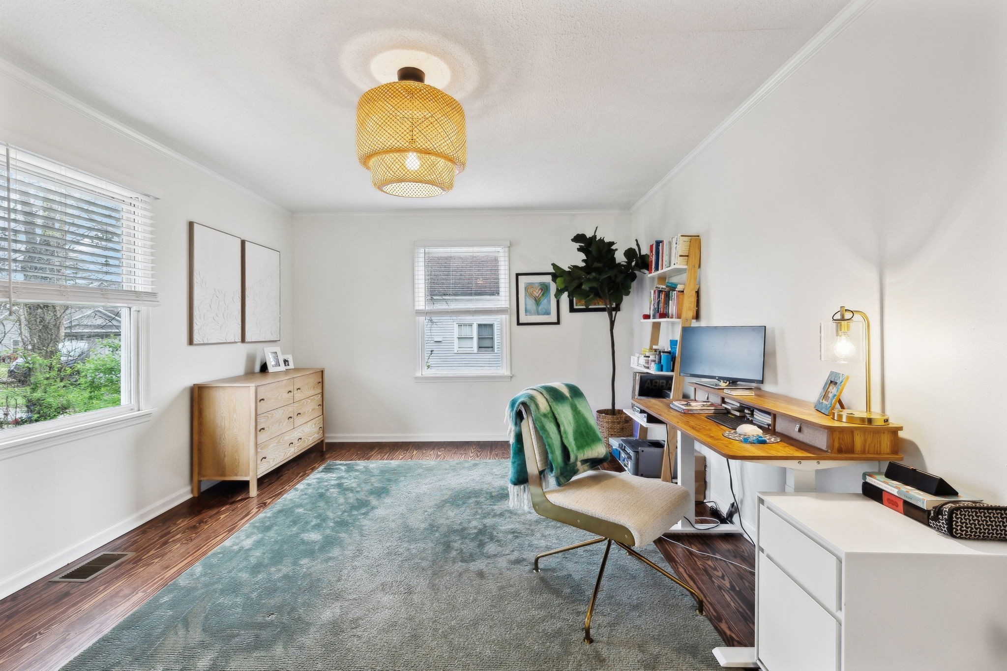 207 Queen Ave