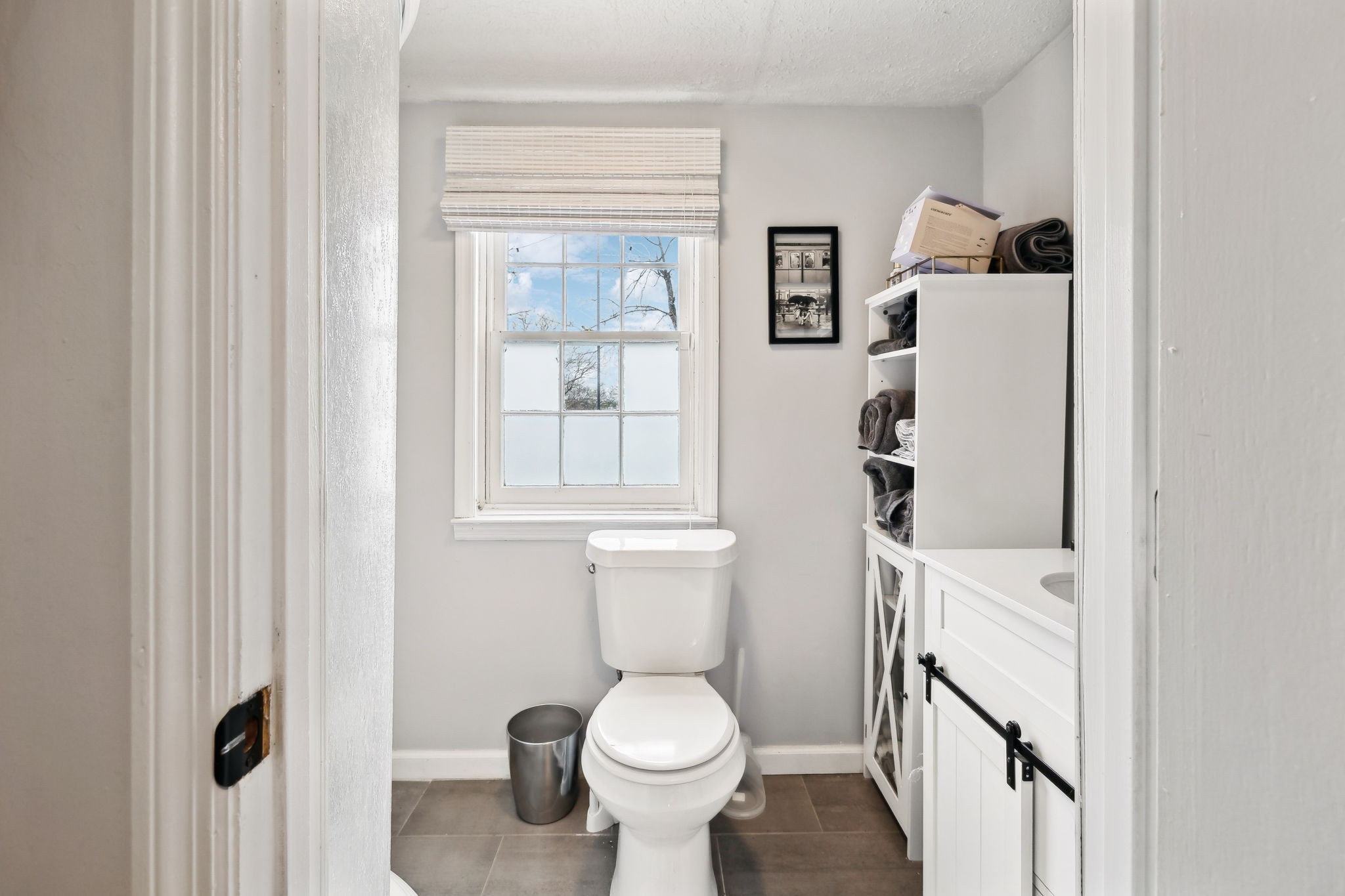 207 Queen Ave