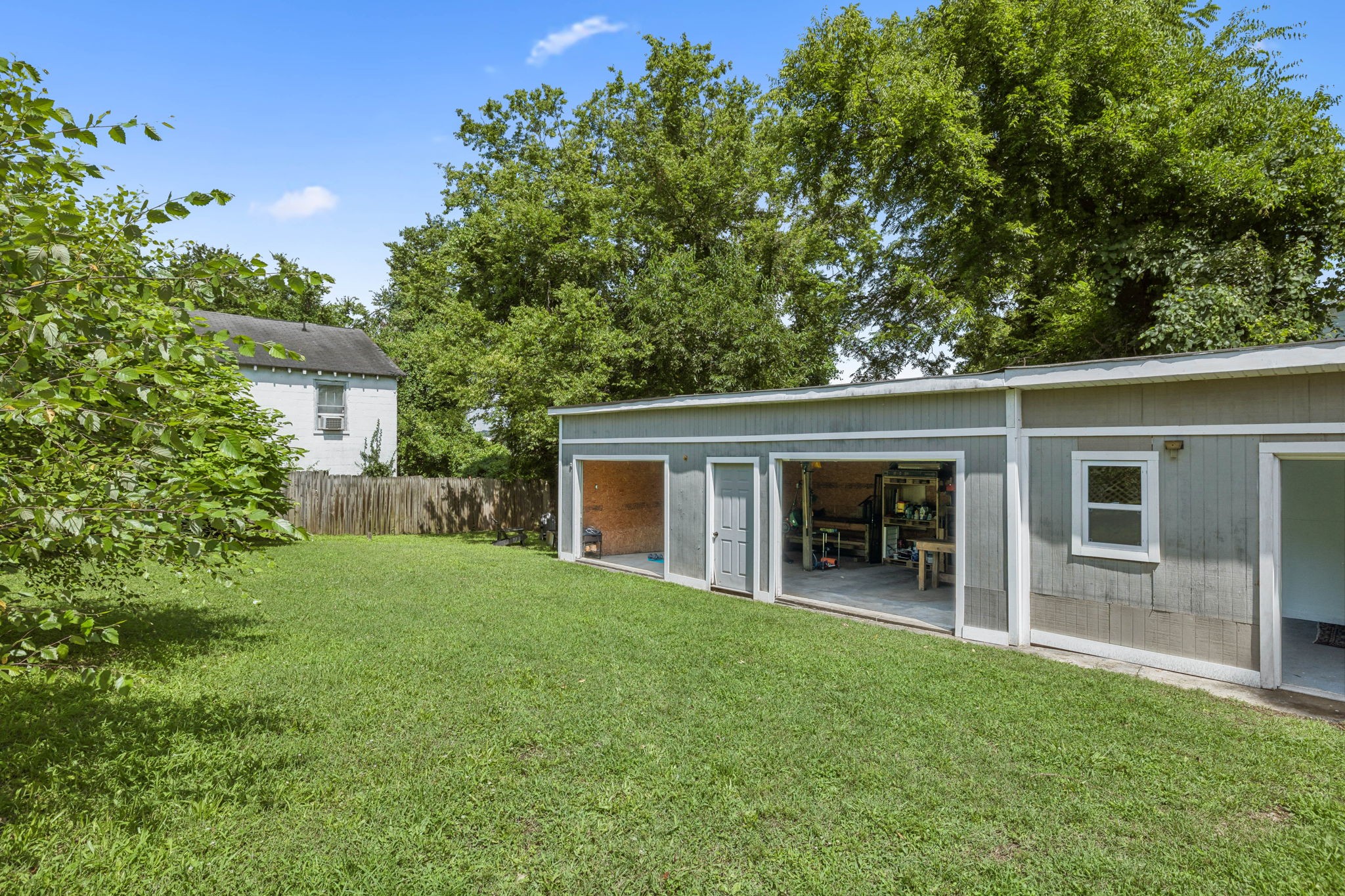 207 Queen Ave