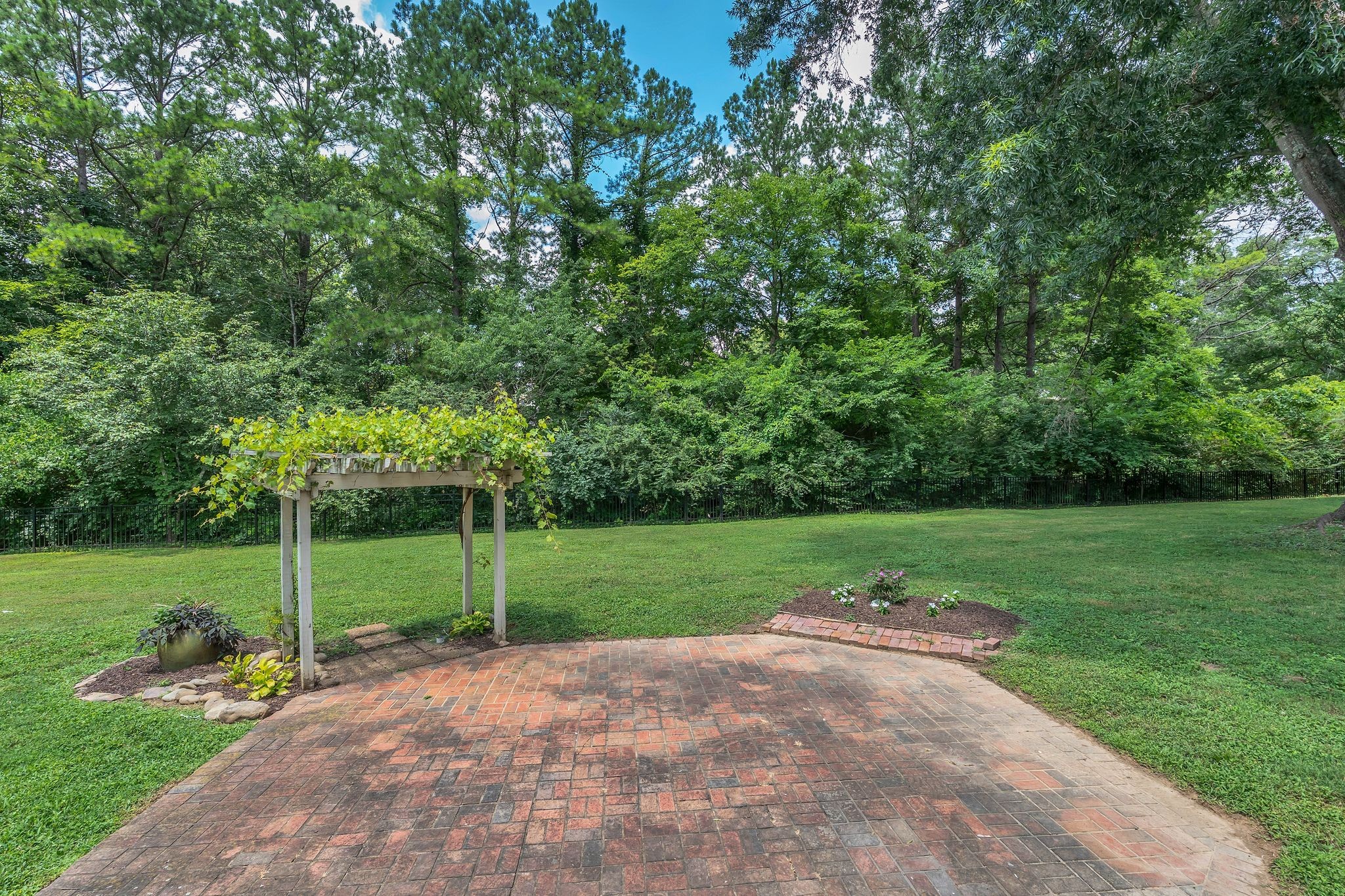 6380 Chickering Cir