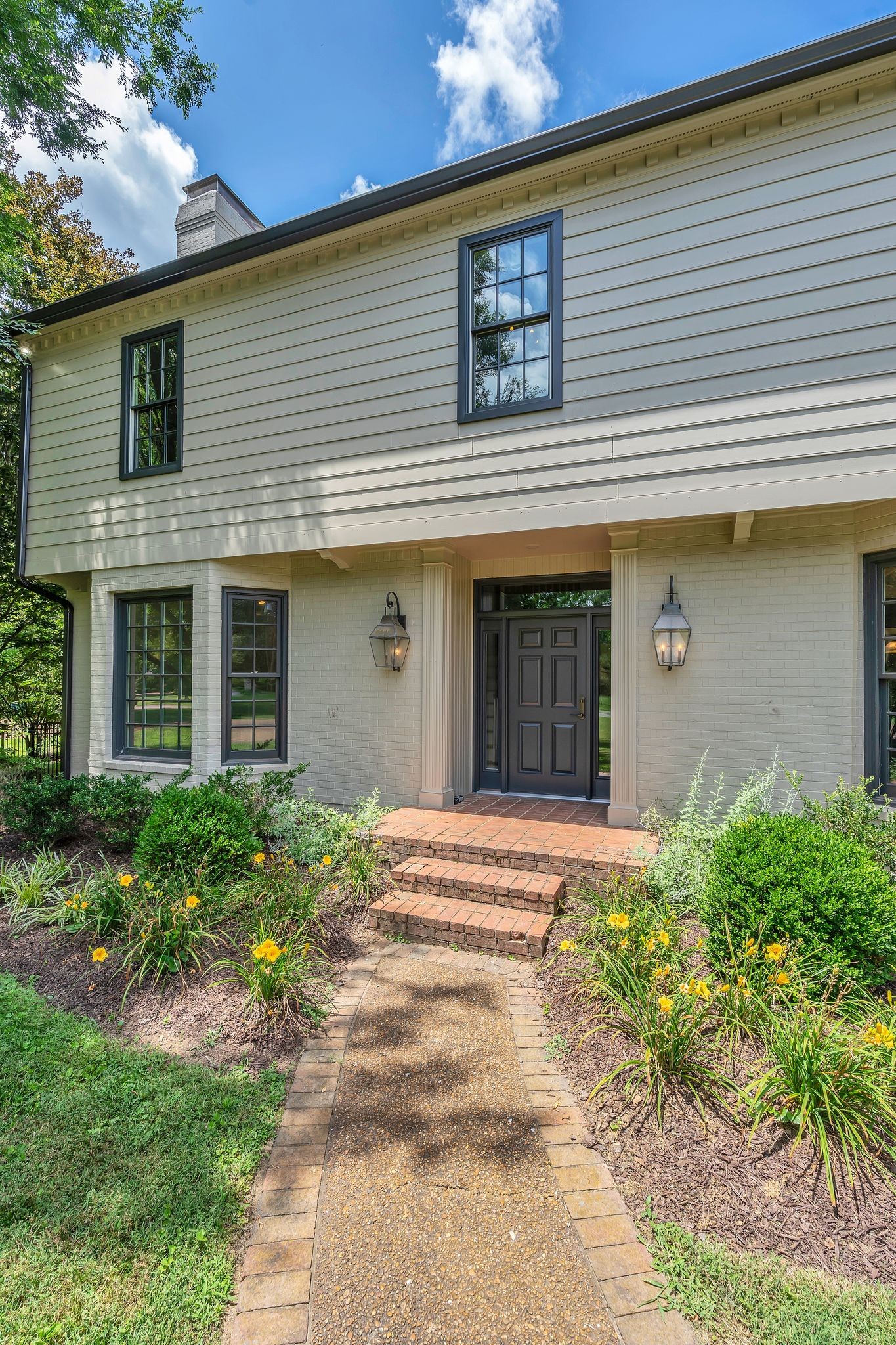 6380 Chickering Cir
