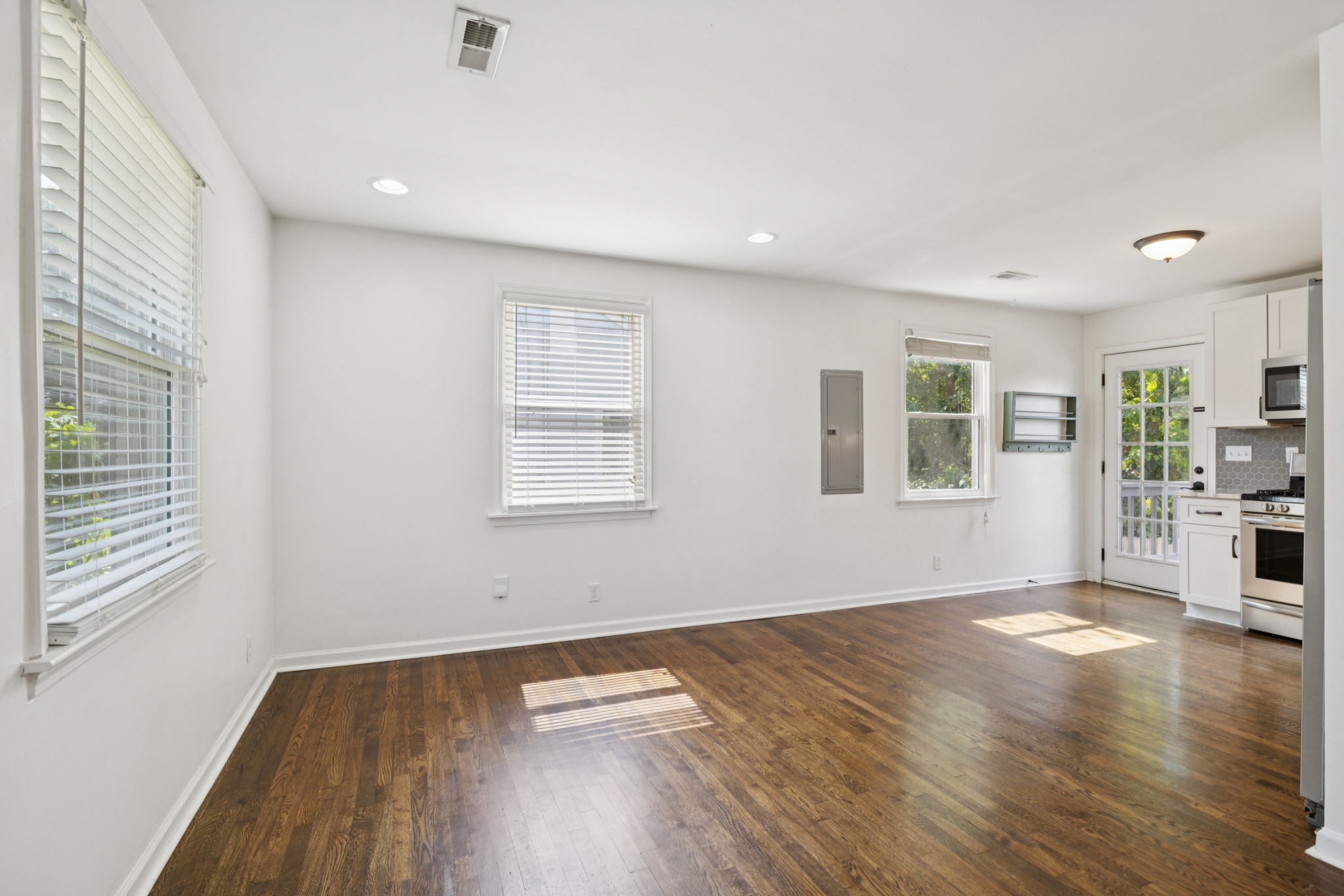 2707 Buchanan St