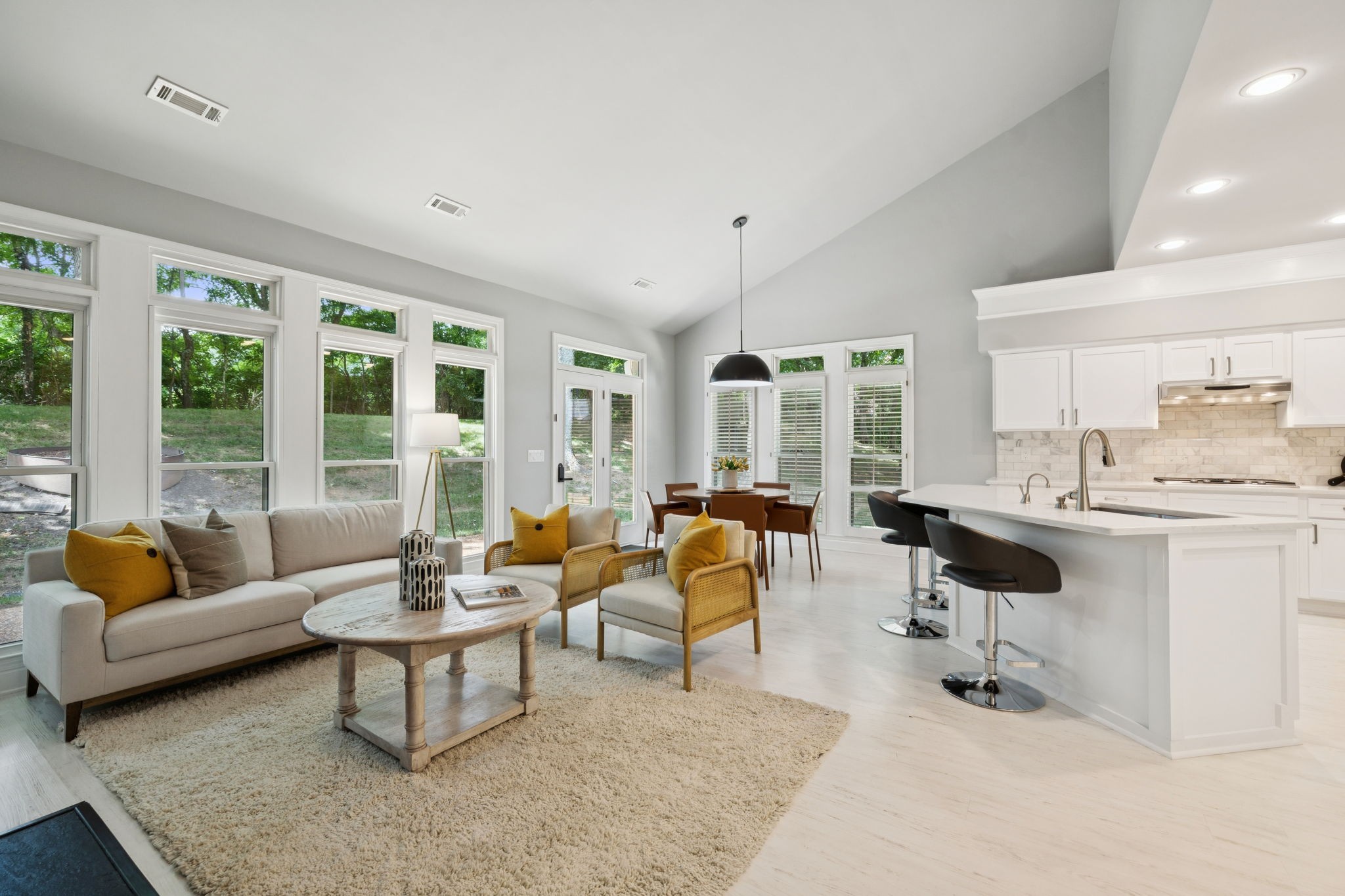 1545 Abbottsford