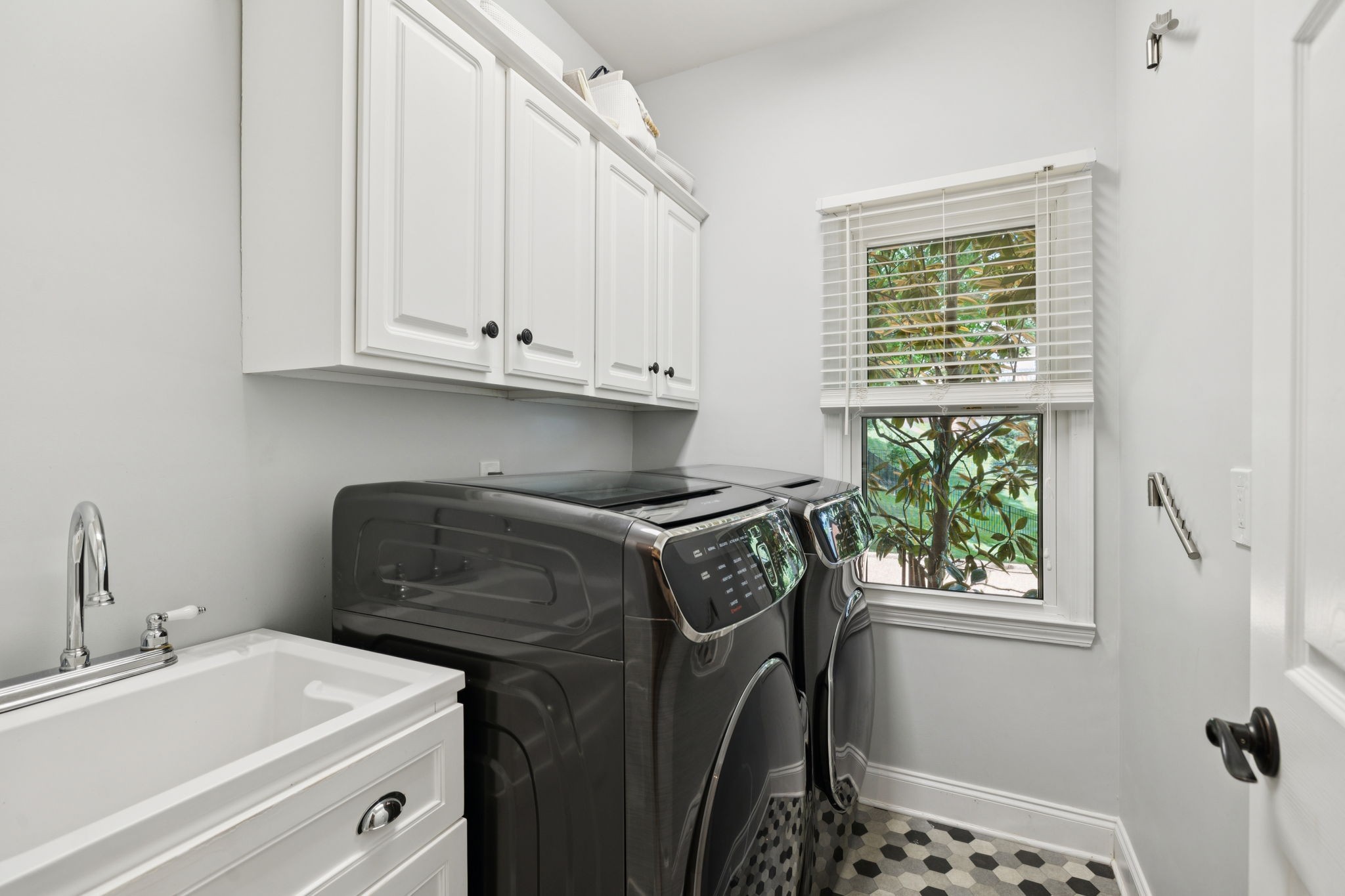 1545 Abbottsford