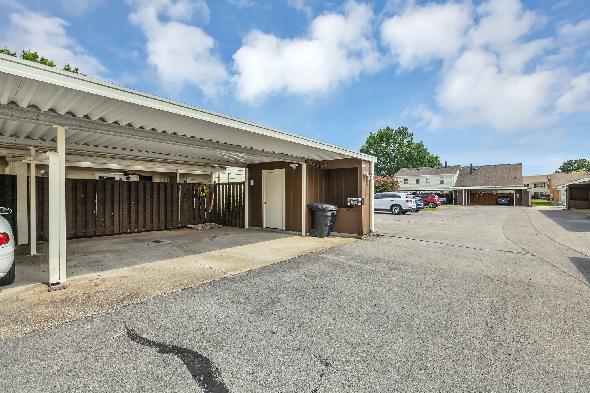 914 E Northfield Blvd
