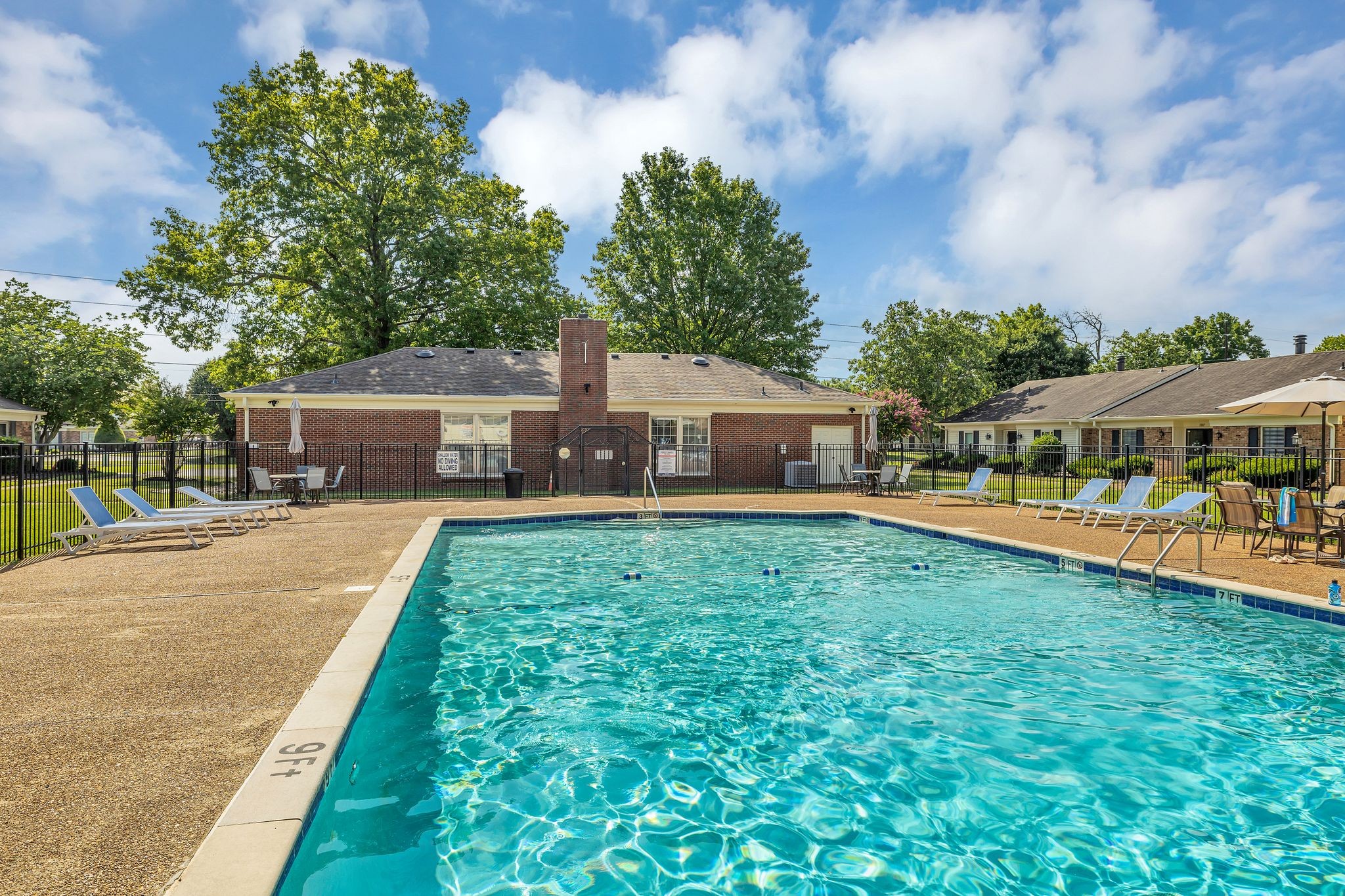 914 E Northfield Blvd