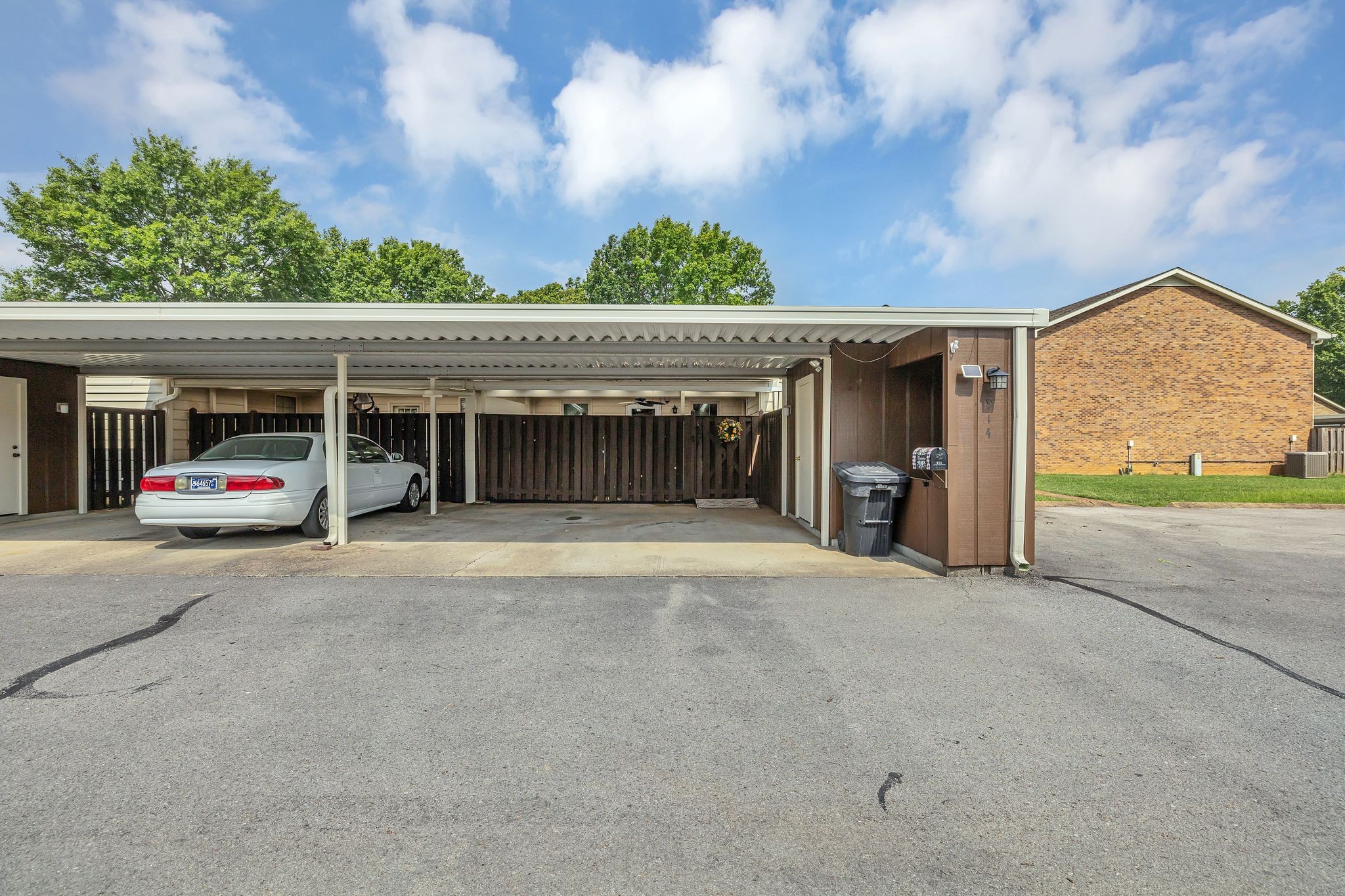914 E Northfield Blvd