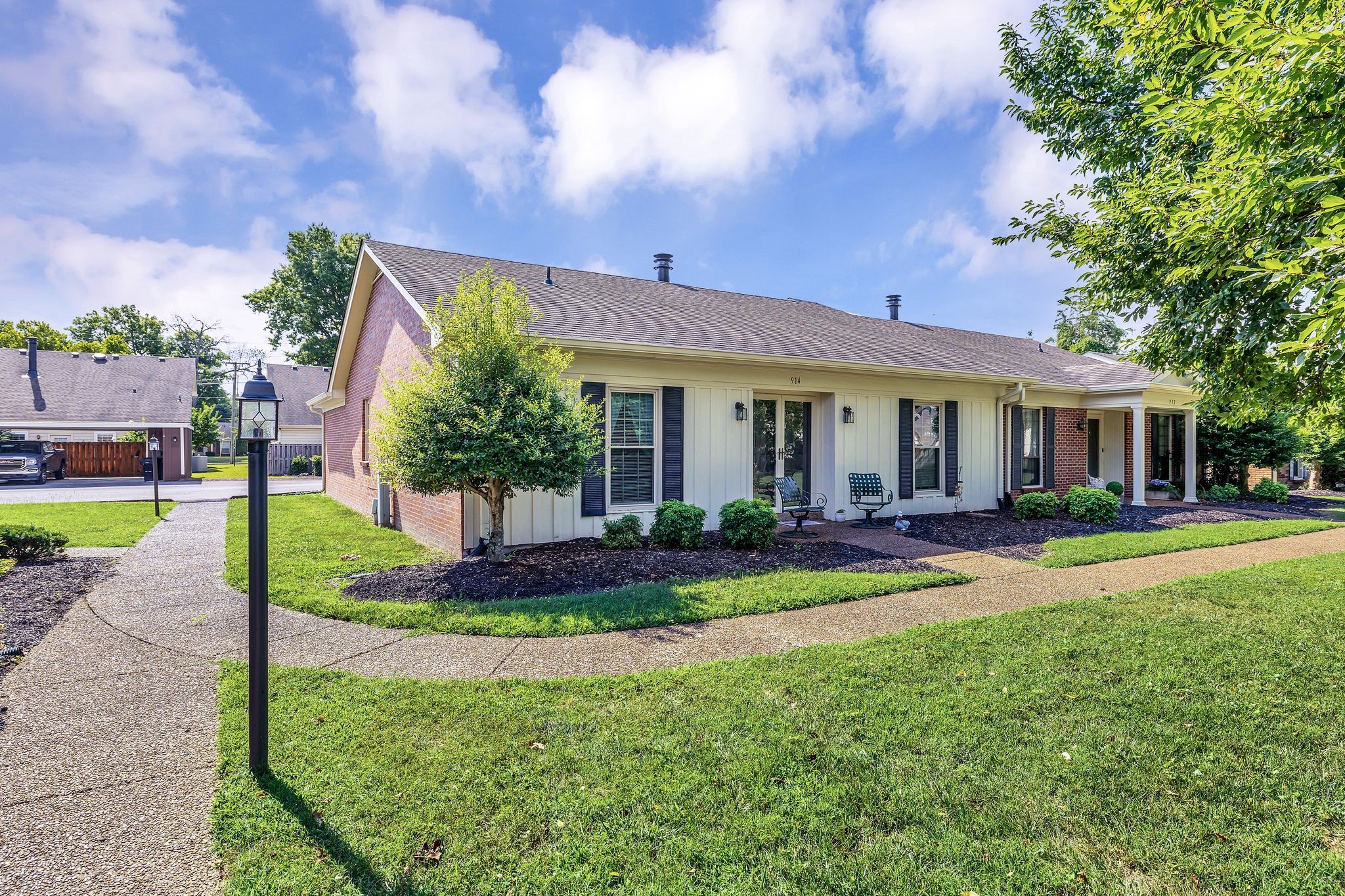 914 E Northfield Blvd