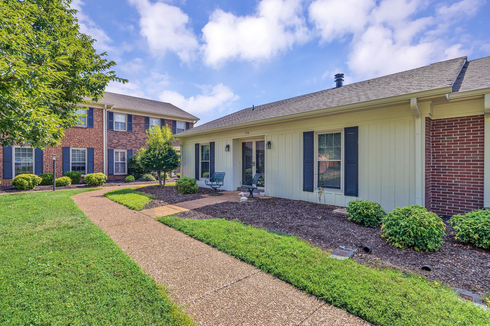 914 E Northfield Blvd